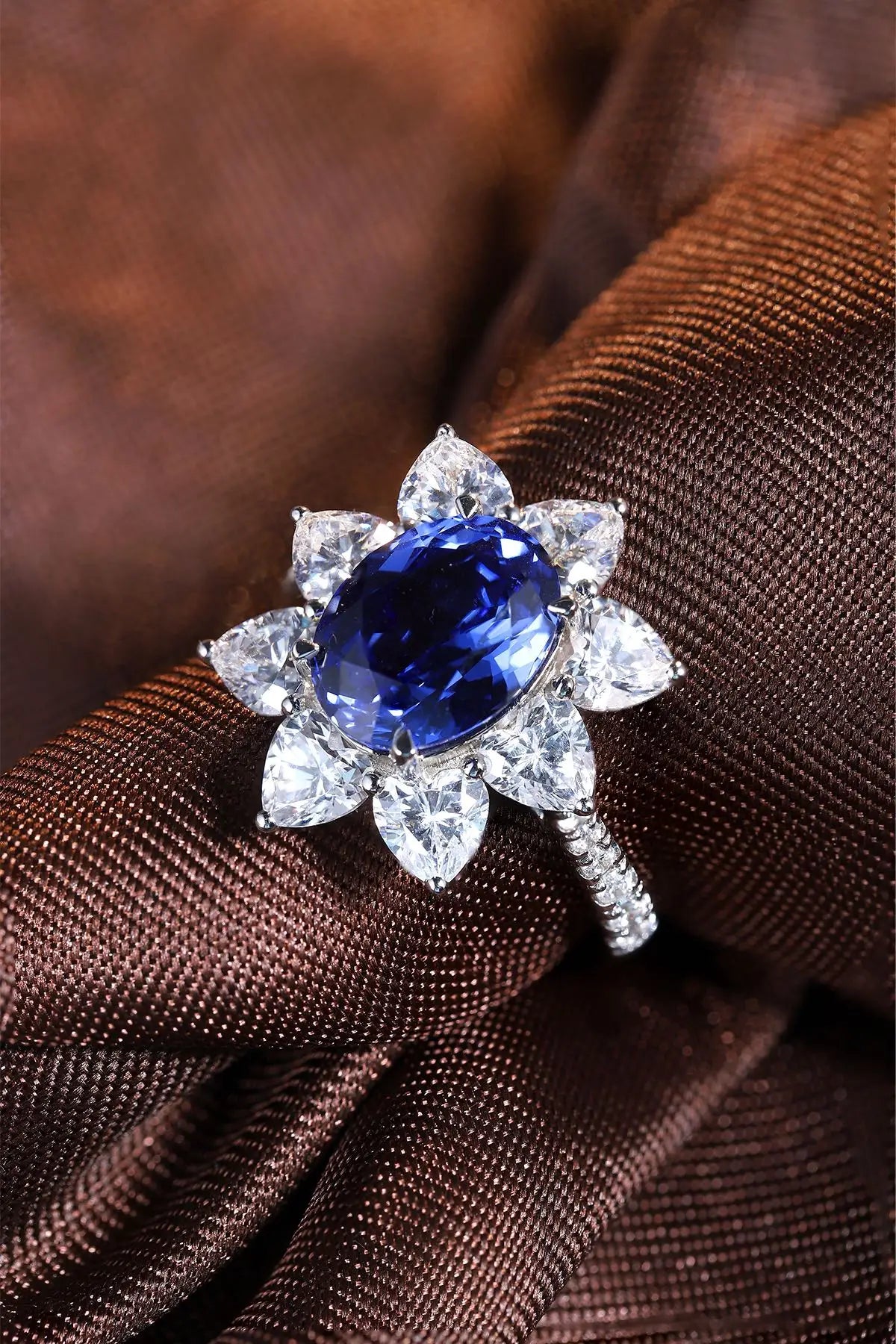 Gemfiori Anster Lab Made Diamonds and Ring S925 Sterling Silver Lab Created Oval Cut Sapphire Women Ring