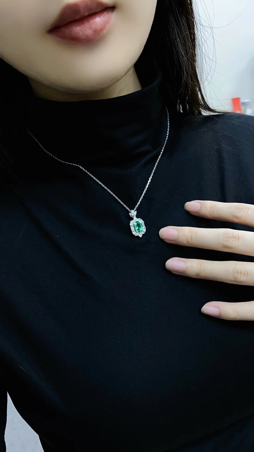 Gemfiori Anster 925 Sterling Silver High-quality Cultivated Emerald Necklace - Suitable for Parties or As a Gift