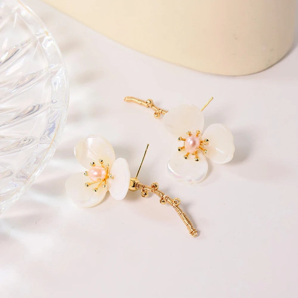 Natural Freshwater Pearl Fritillaria Flower Earrings Korean Style Women Luxury Jewelry Fashion Ladies and Girls Gift  GE1519