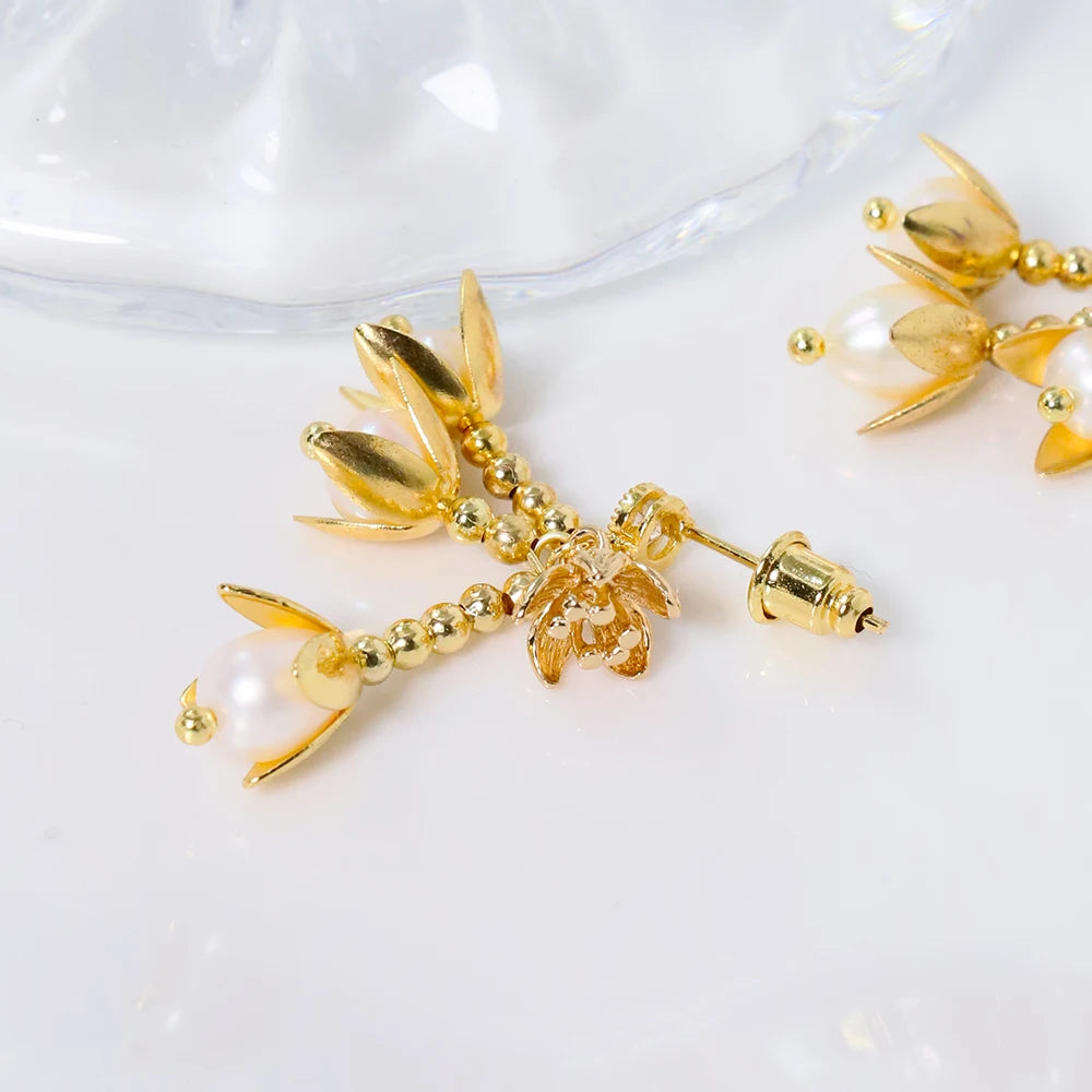 Natural Freshwater Pearls with Golden Flowers and Leaves Earrings for Women Korean Classic Vintage Fashion Jewelry Stud Earrings