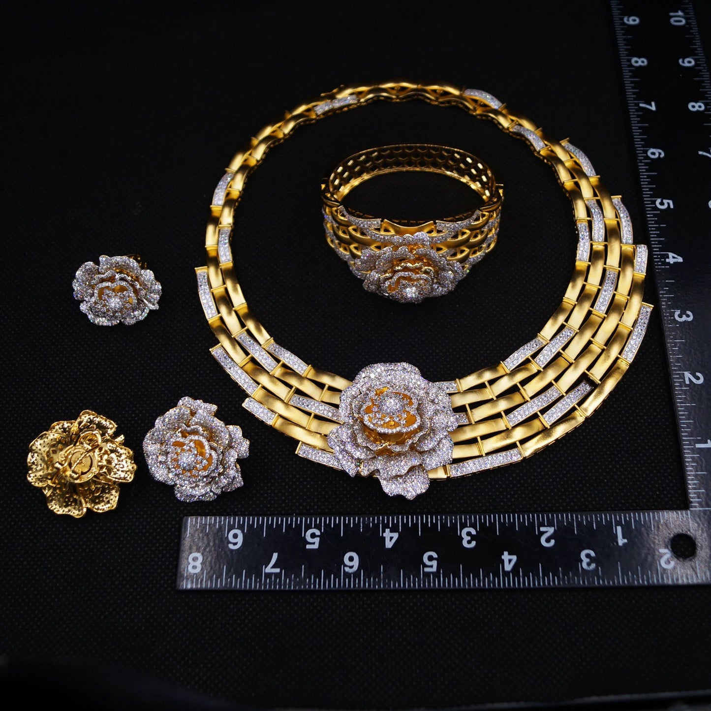 Zhuerrui New Design Sense Jewelry Set American High-end Diamond Series Ladies Classic Inheritance Wedding Four SetsHZ24013224