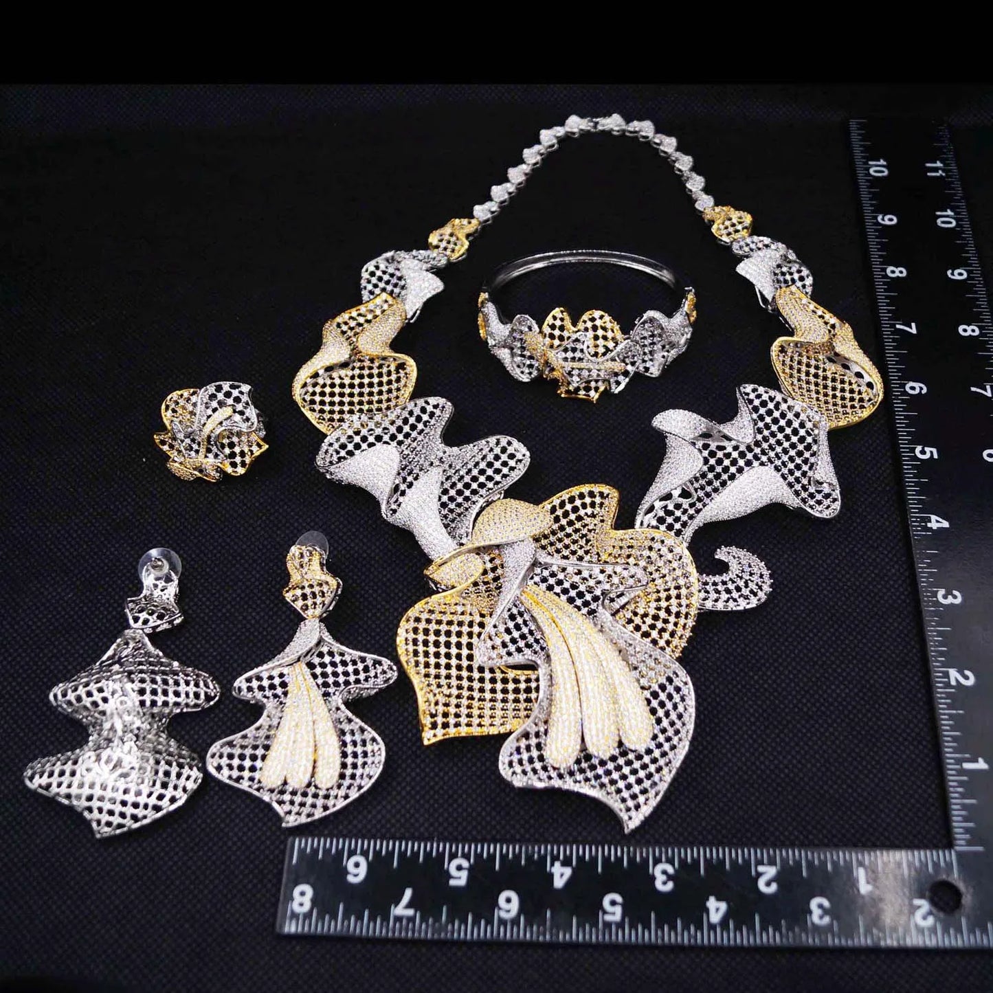 Zhuerrui High Quality Woman Gold Jewelry Set Latest Silver Hollow Out Jewelry Sets Beautiful Bridal Wedding Gifts HZ23077208