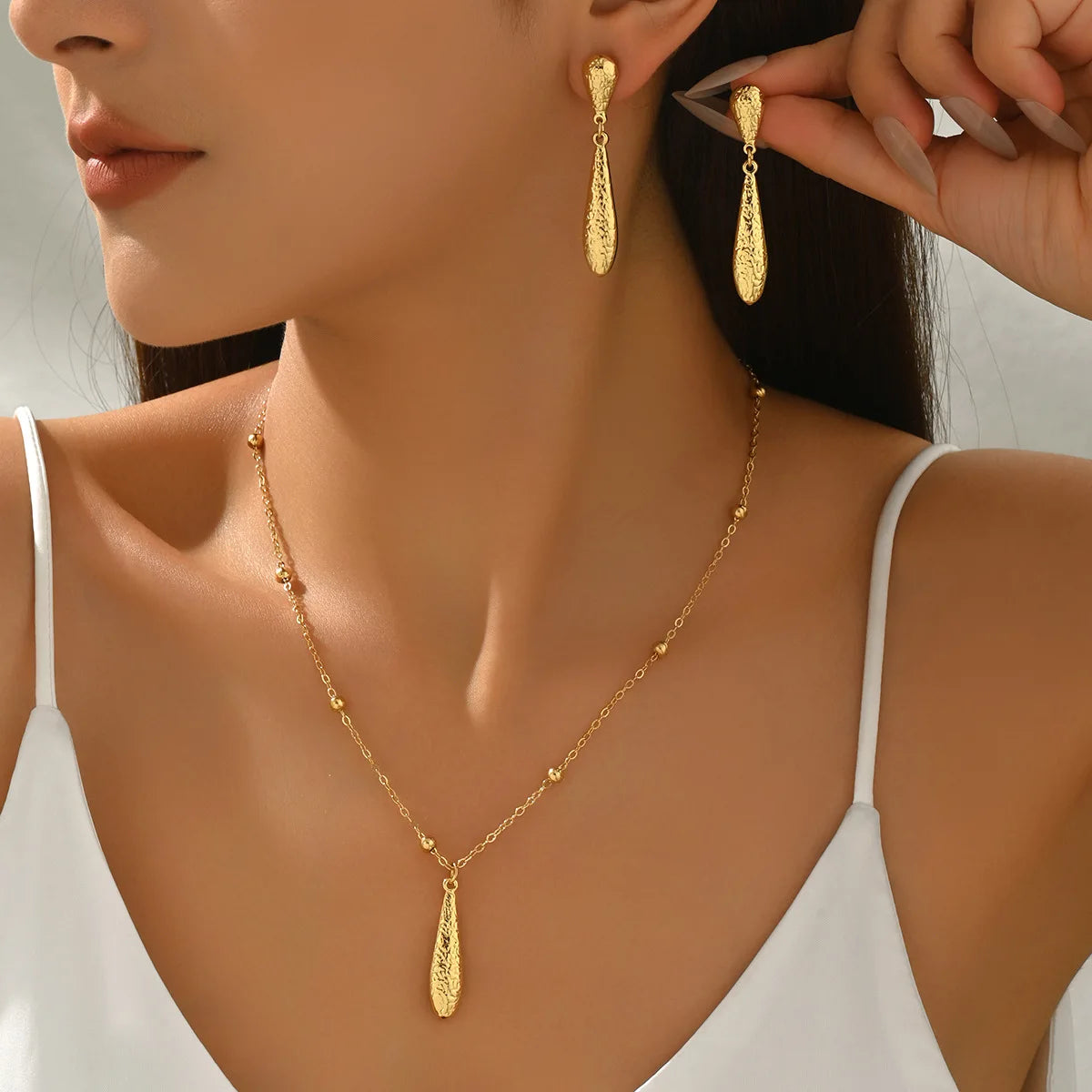 Crystal Water Drop Geometric Pendant Necklace | Gold Plated Link Chain Fashion Necklace