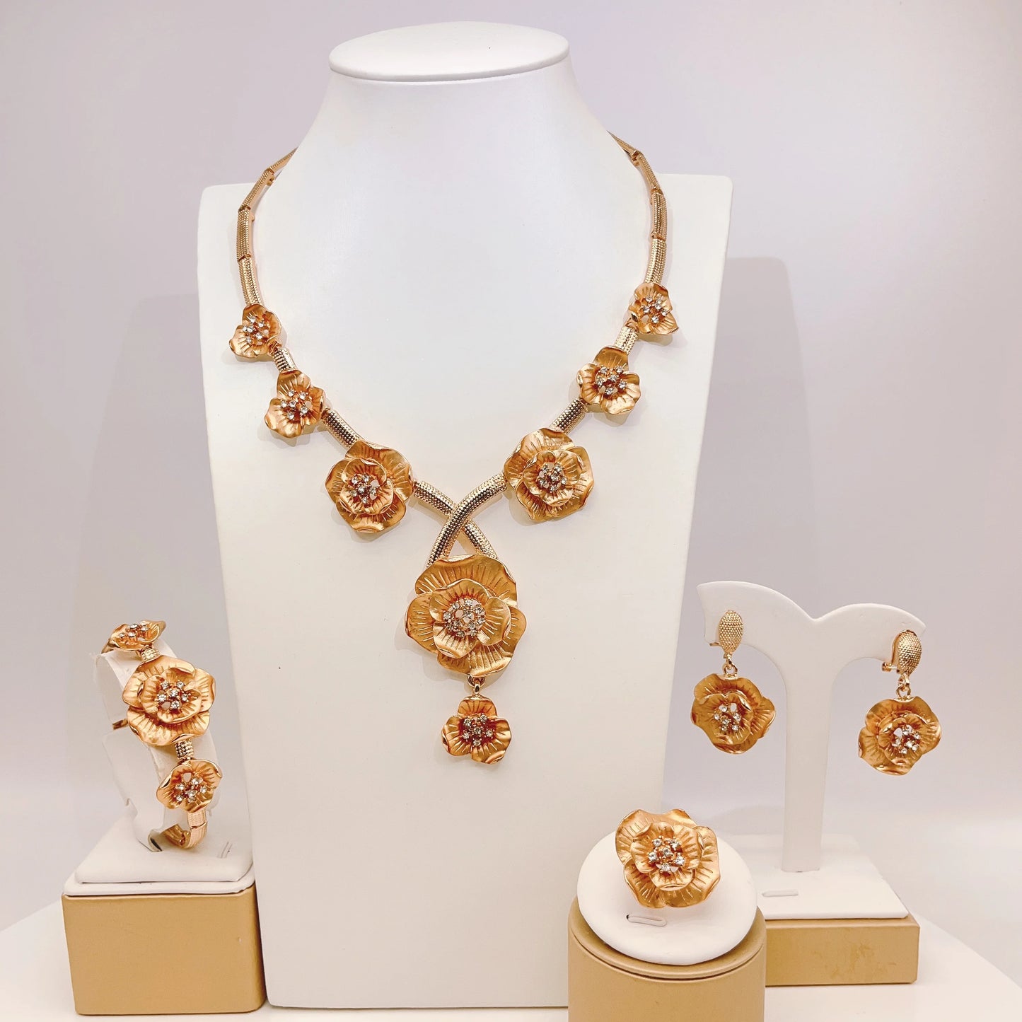 Zhuerrui Available Luxury Gold Jewelry Sets Favors Flower Beads Necklace Jewelry Set High-end Woman Christmas Gifts HA23250
