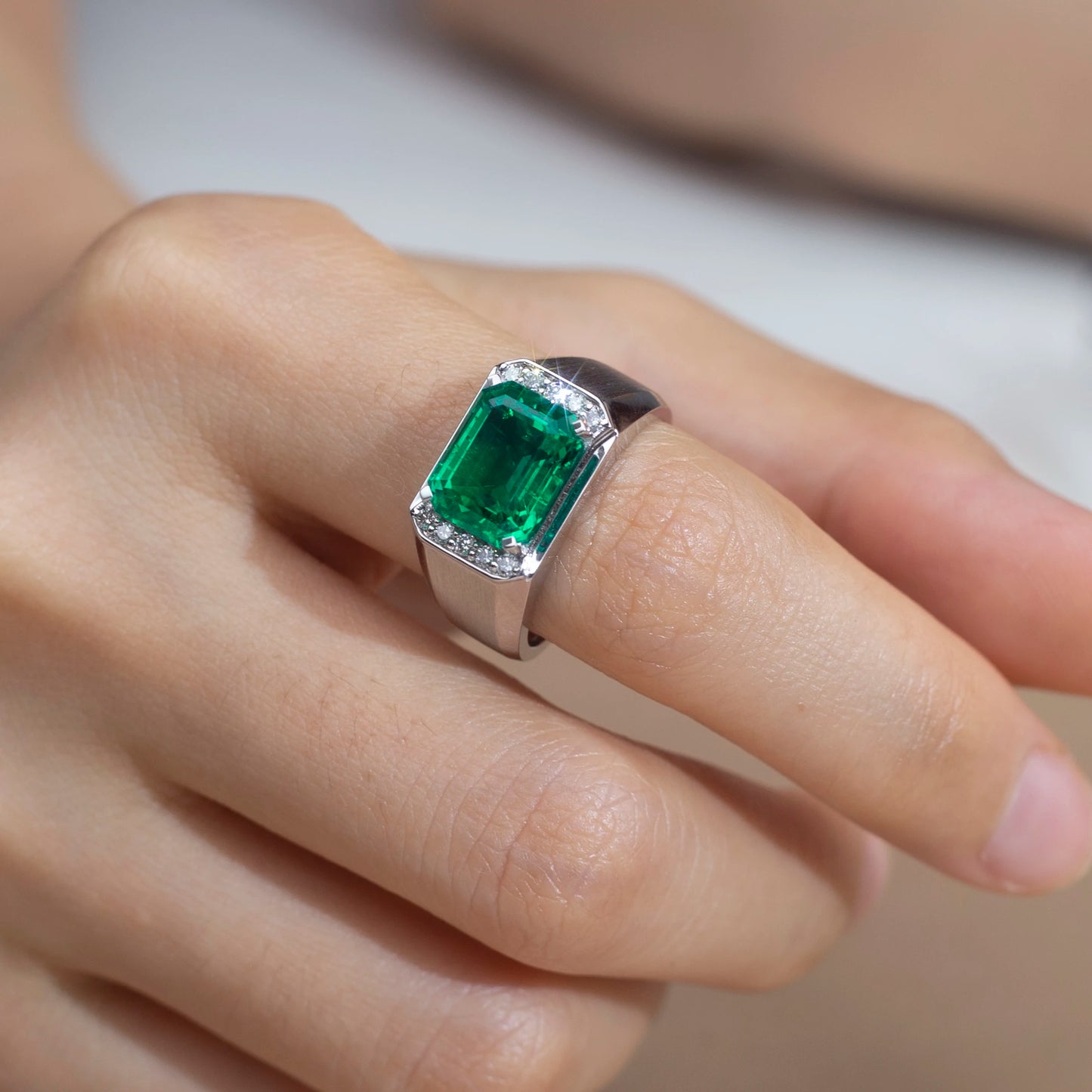 MSR-1239 18k Gold Custom  Fashion 8*10mm Emerald Cut Lab Grown Emerald Ring