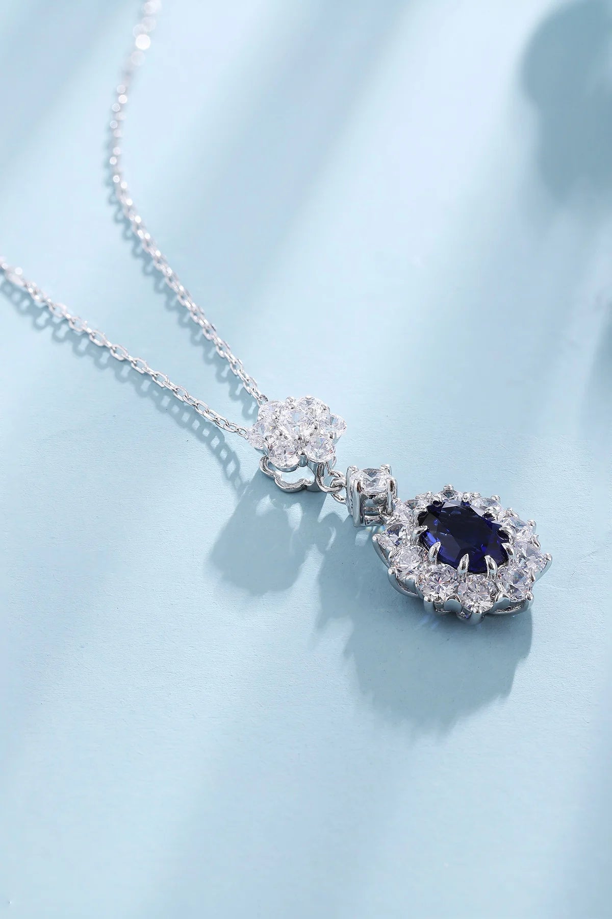 Gemfiori Anster 925 Sterling Silver High-quality Cultivation Lab Grown Sapphire Necklace - Suitable for Parties or As a Gift