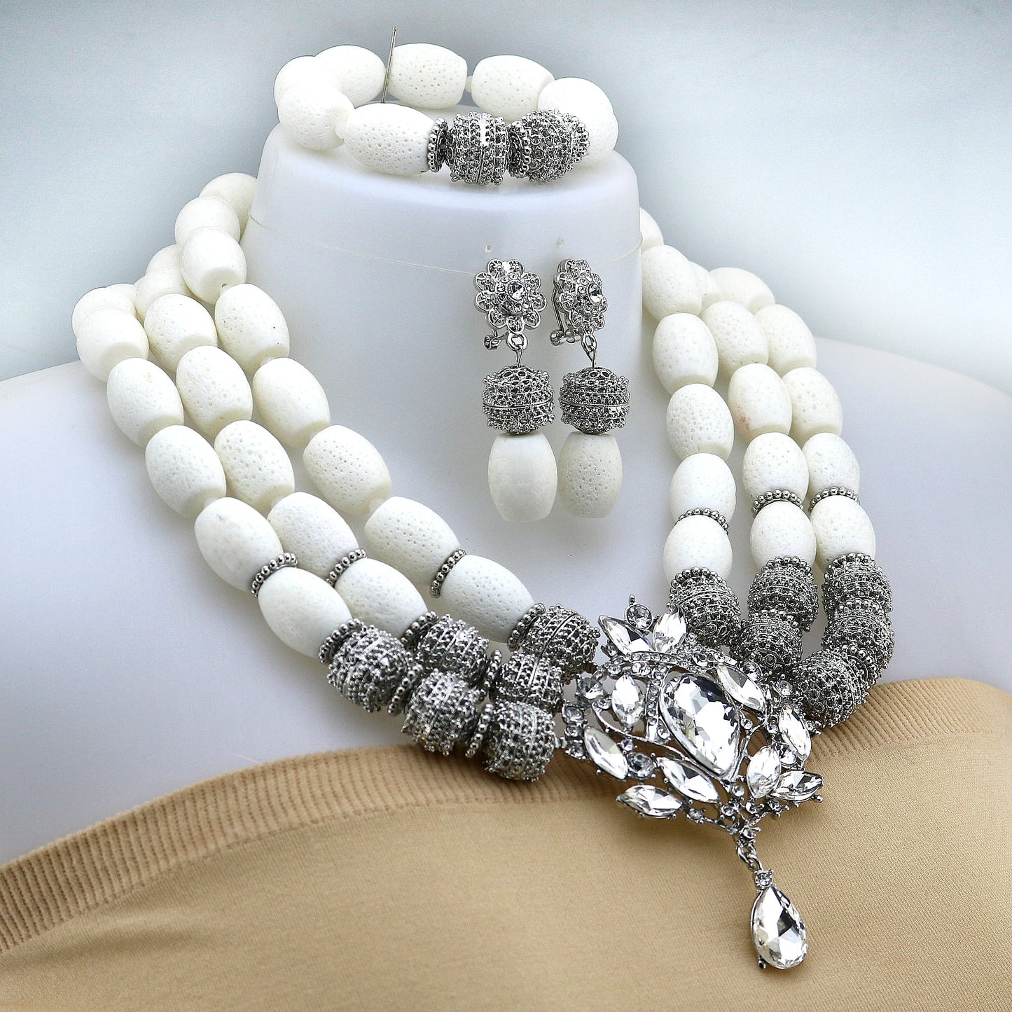 Zhuerrui Elegant White Coral Beads Design Set Gold Accessories Necklace Sets Exquisite Craftsmanship Suitable for Party CL3165