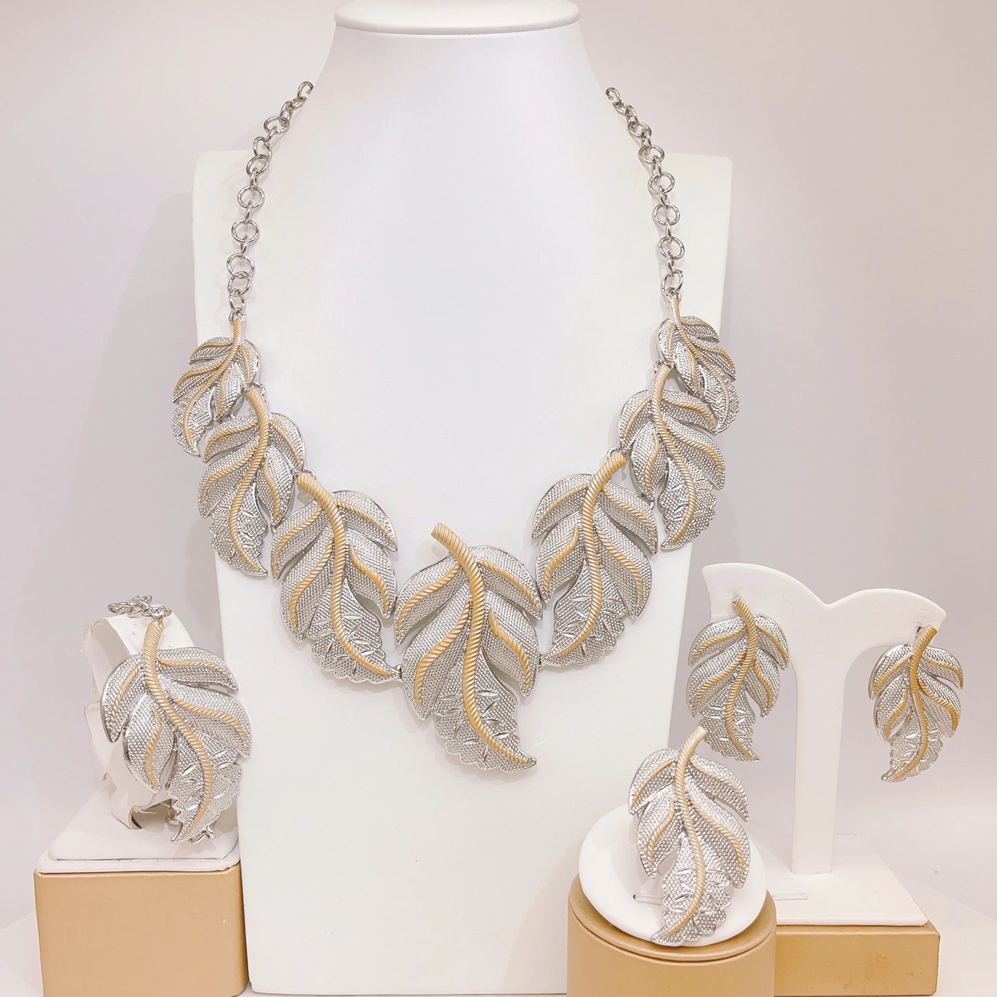 Zhuerrui Beautiful Bridal Good Jewelry Sets Latest Silver Leaf Shape Necklace Jewelry Set Favors Woman Costume Pendant H00747