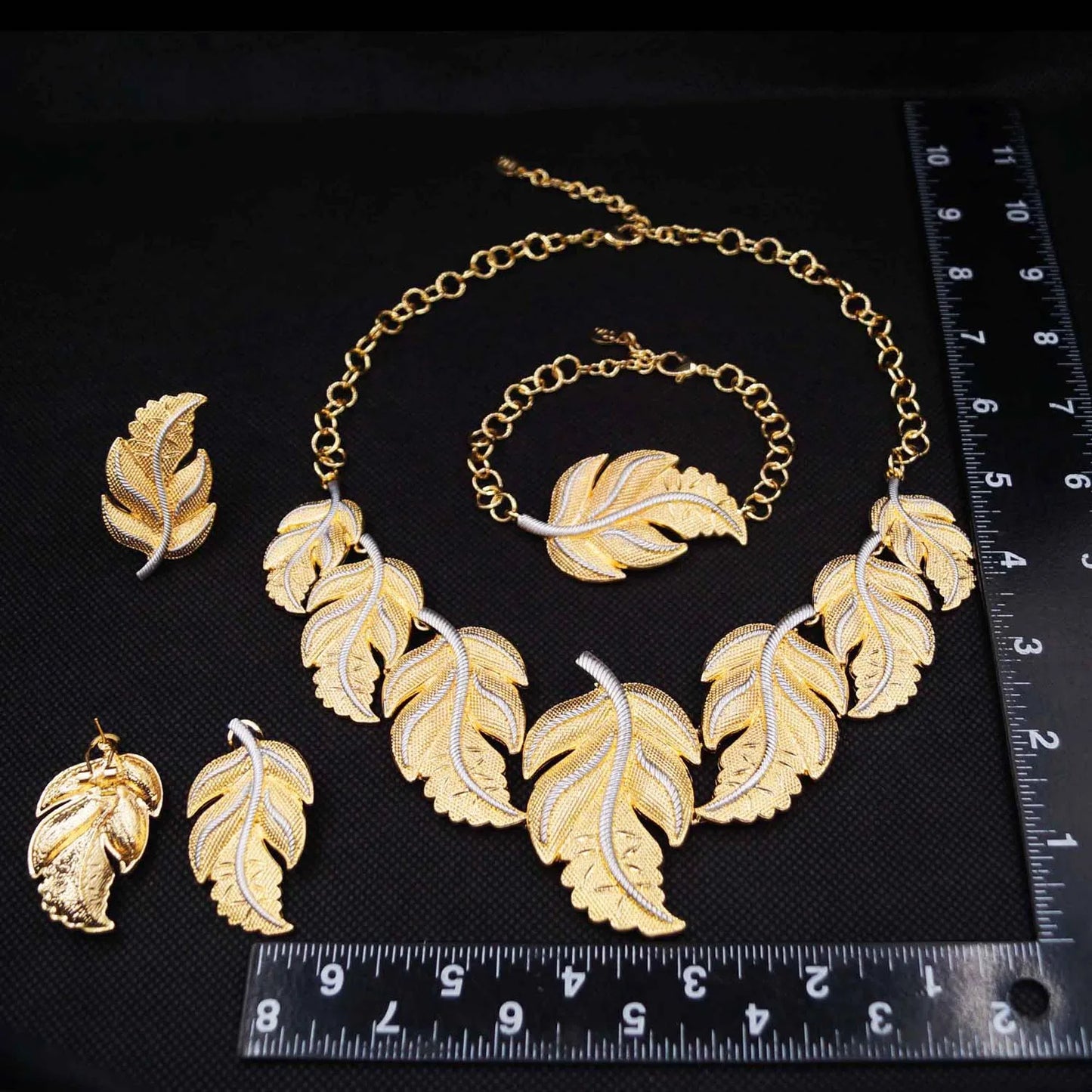 Zhuerrui Beautiful Bridal Good Jewelry Sets Latest Silver Leaf Shape Necklace Jewelry Set Favors Woman Costume Pendant H00747