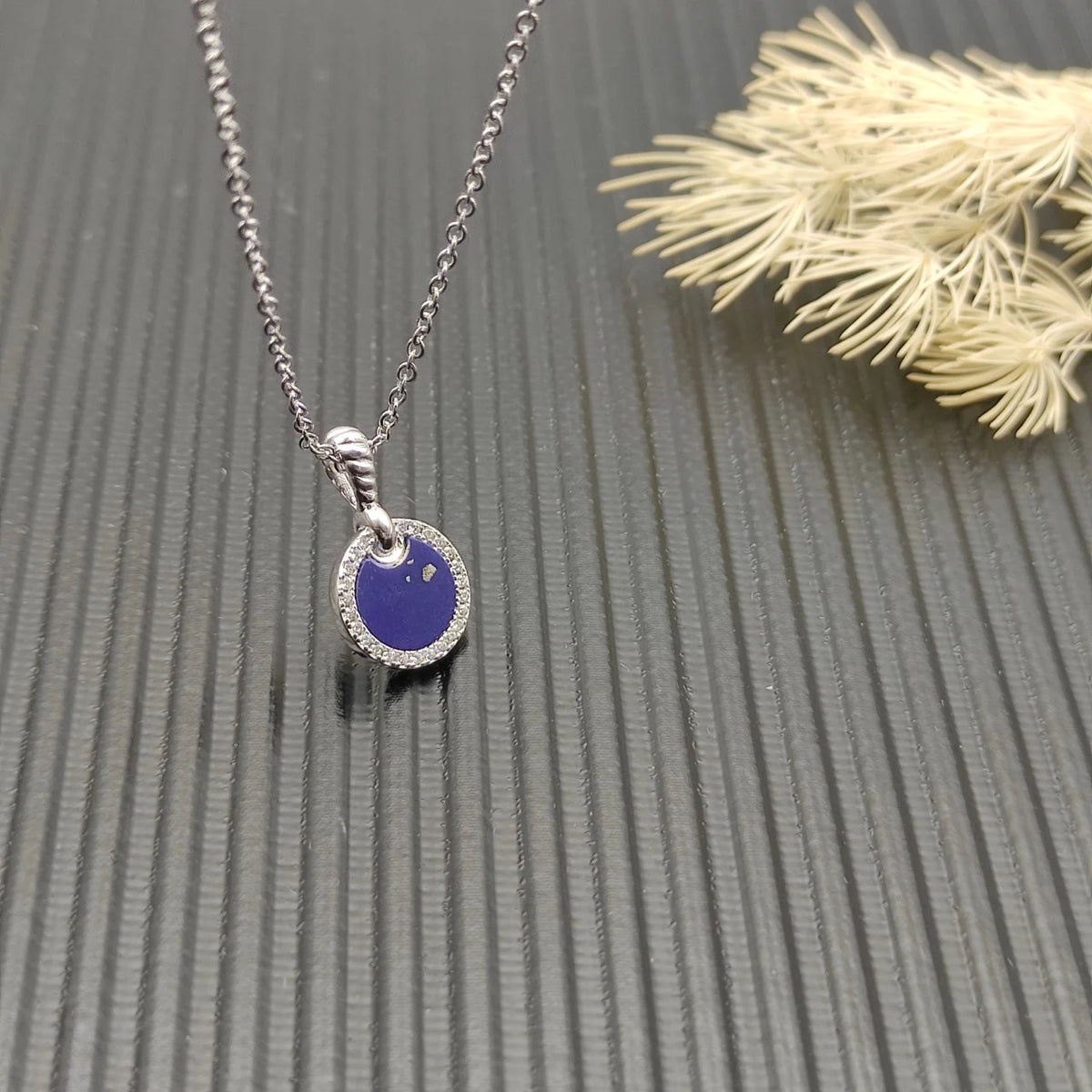FASHIONISTA DY High-Quality Silver-Plated 17.8mm Round Diamond Necklace. Gold-Plated Colored Gemstone Necklace. Jewelry .
