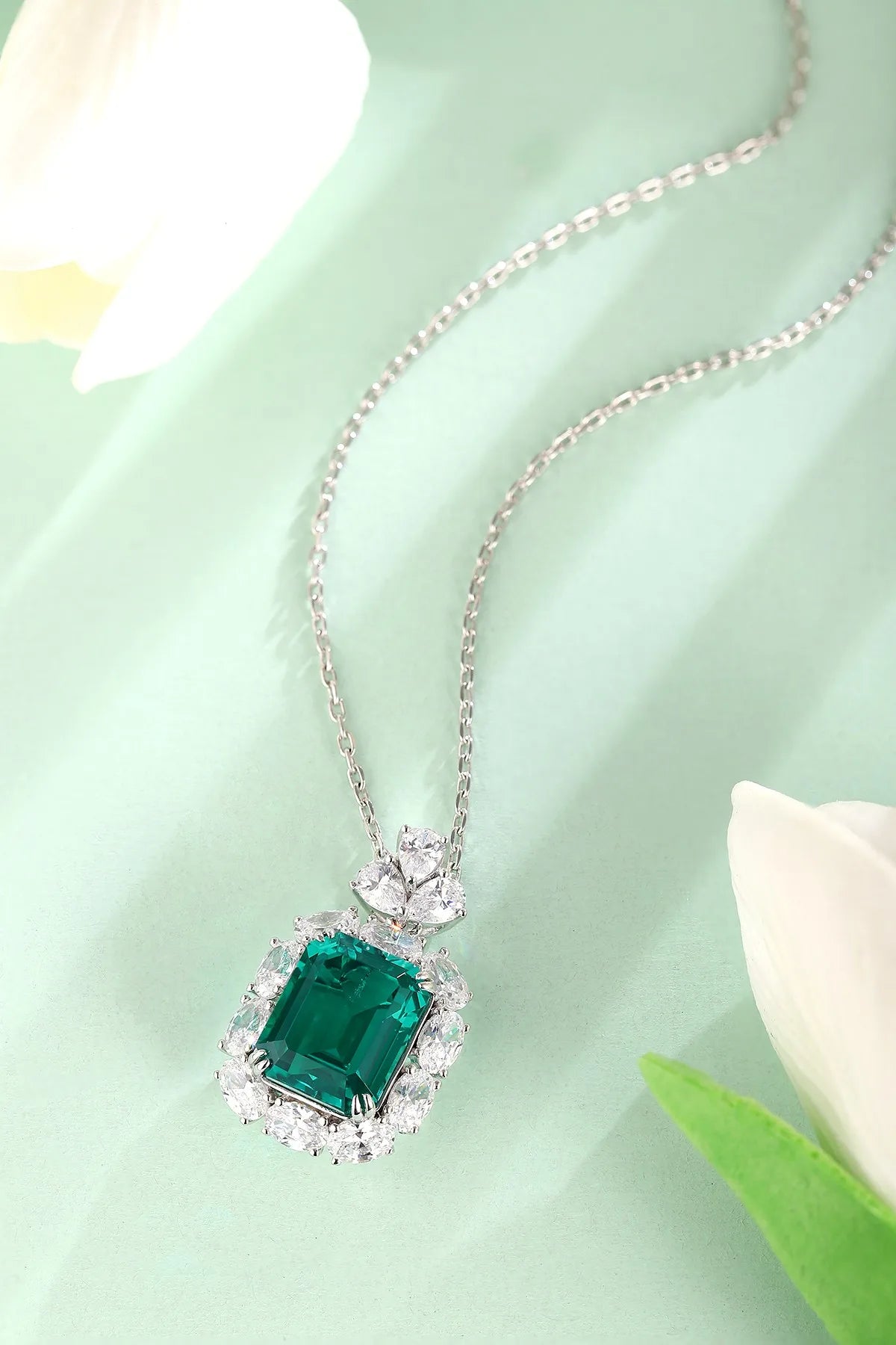 Gemfiori Anster 925 Sterling Silver High-quality Cultivated Emerald Necklace - Suitable for Parties or As a Gift