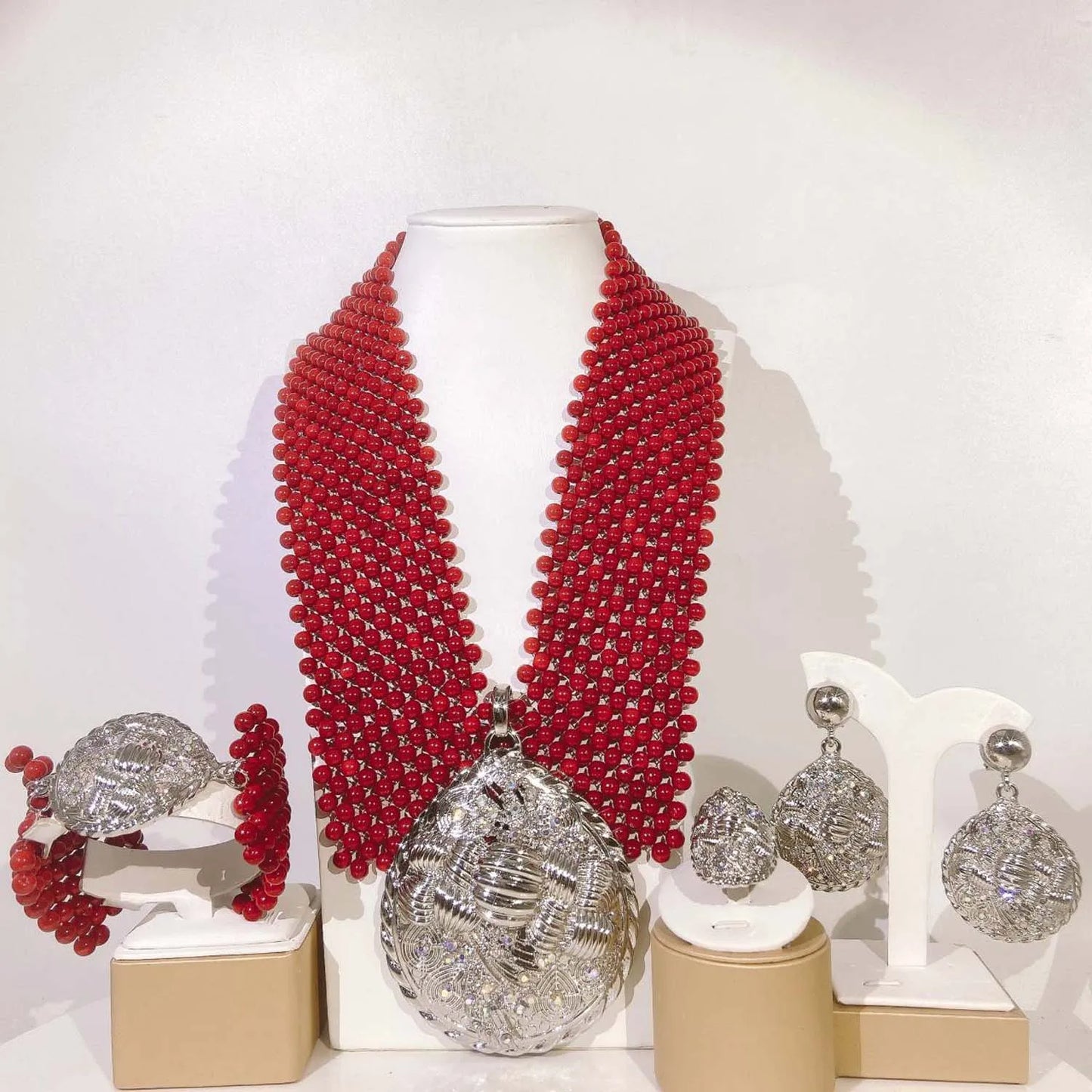Zhuerrui Beautiful Women's Gold Jewelry Sets Bright Red Pearl Big Necklace Bracelet Jewelry Set Cheap Customized Luxury H40039