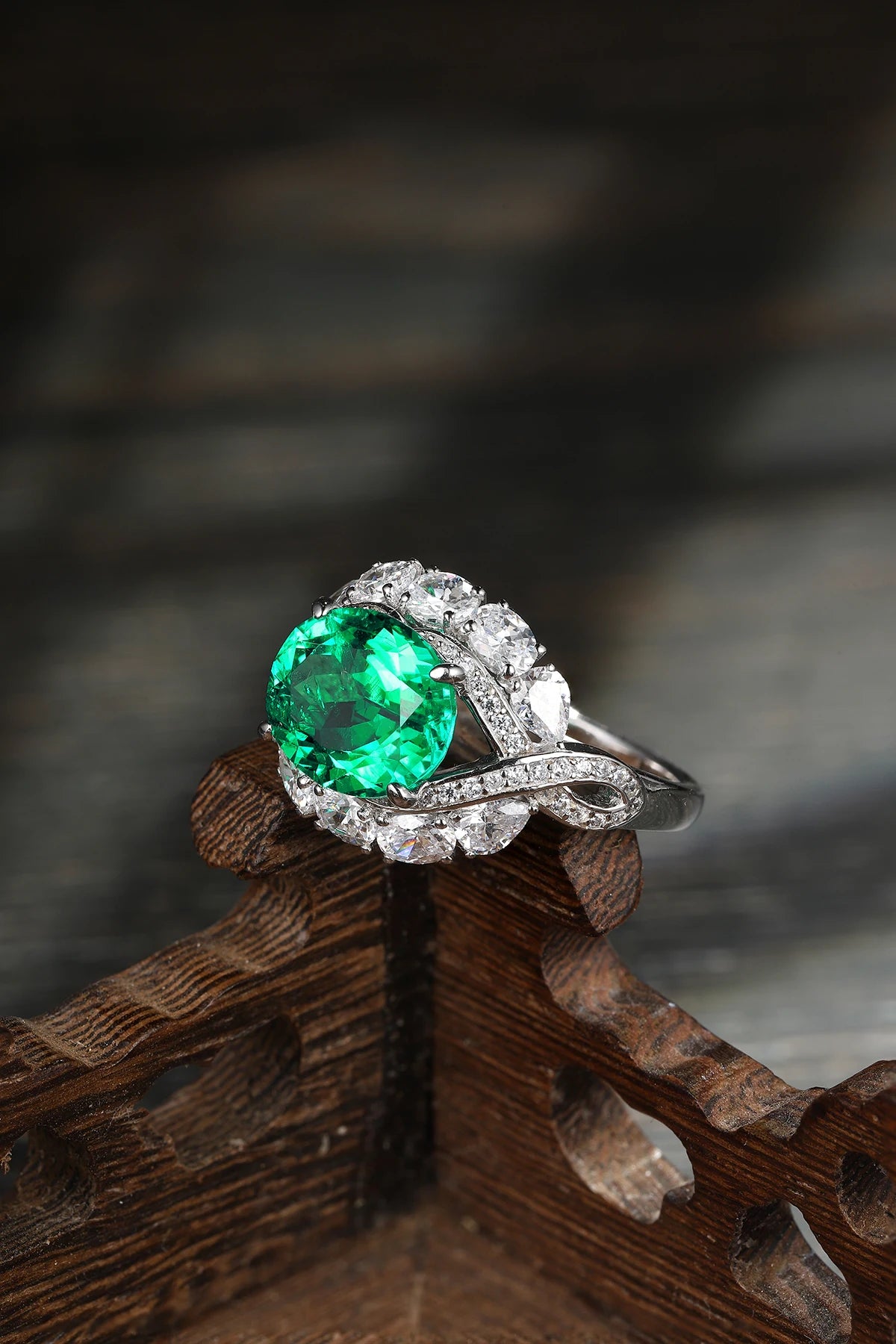 Gemfiori Hot Selling Lab Grown Emerald Gemstone Hydrothermal Columbian Emerald Woman Ring 925 Sterling Silver