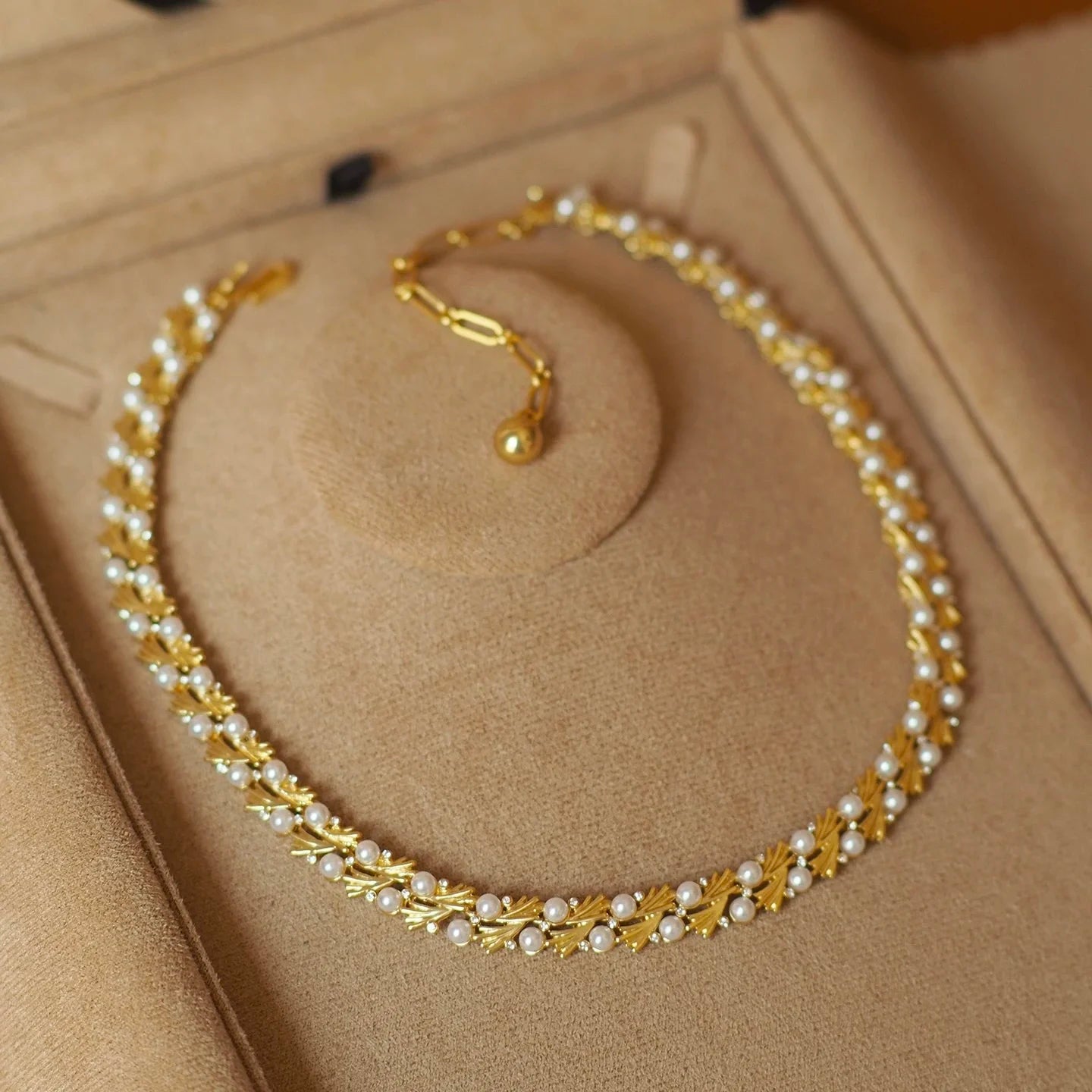Bella Viva Leaf Necklace & Stud Earrings Jewelry Set, 18K Gold Plated Brass & Imitation Pearl,  for Women Party, Banquet & Daily