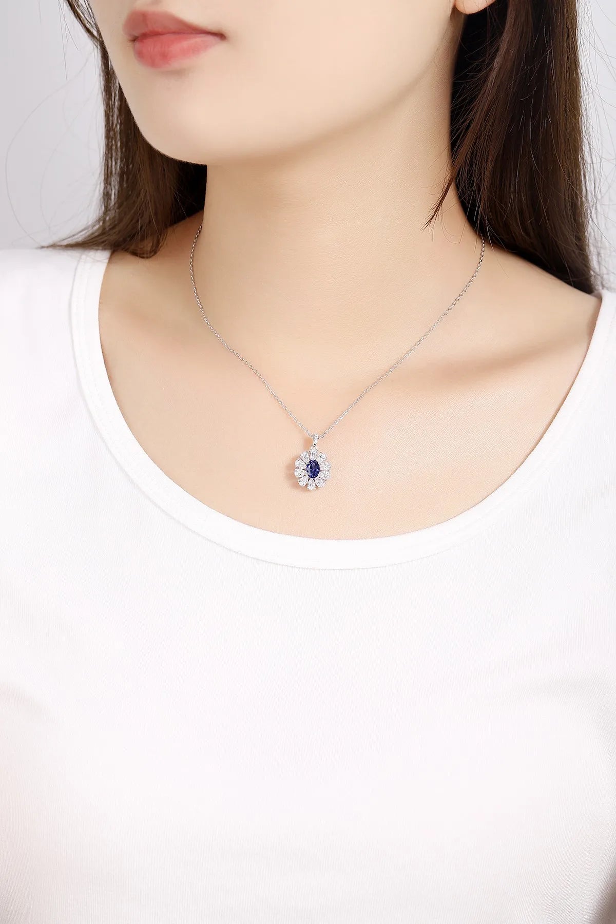 Gemfiori Anster 925 Sterling Silver High-quality Cultivated Sapphire Necklace - Suitable for Parties or As a Gift