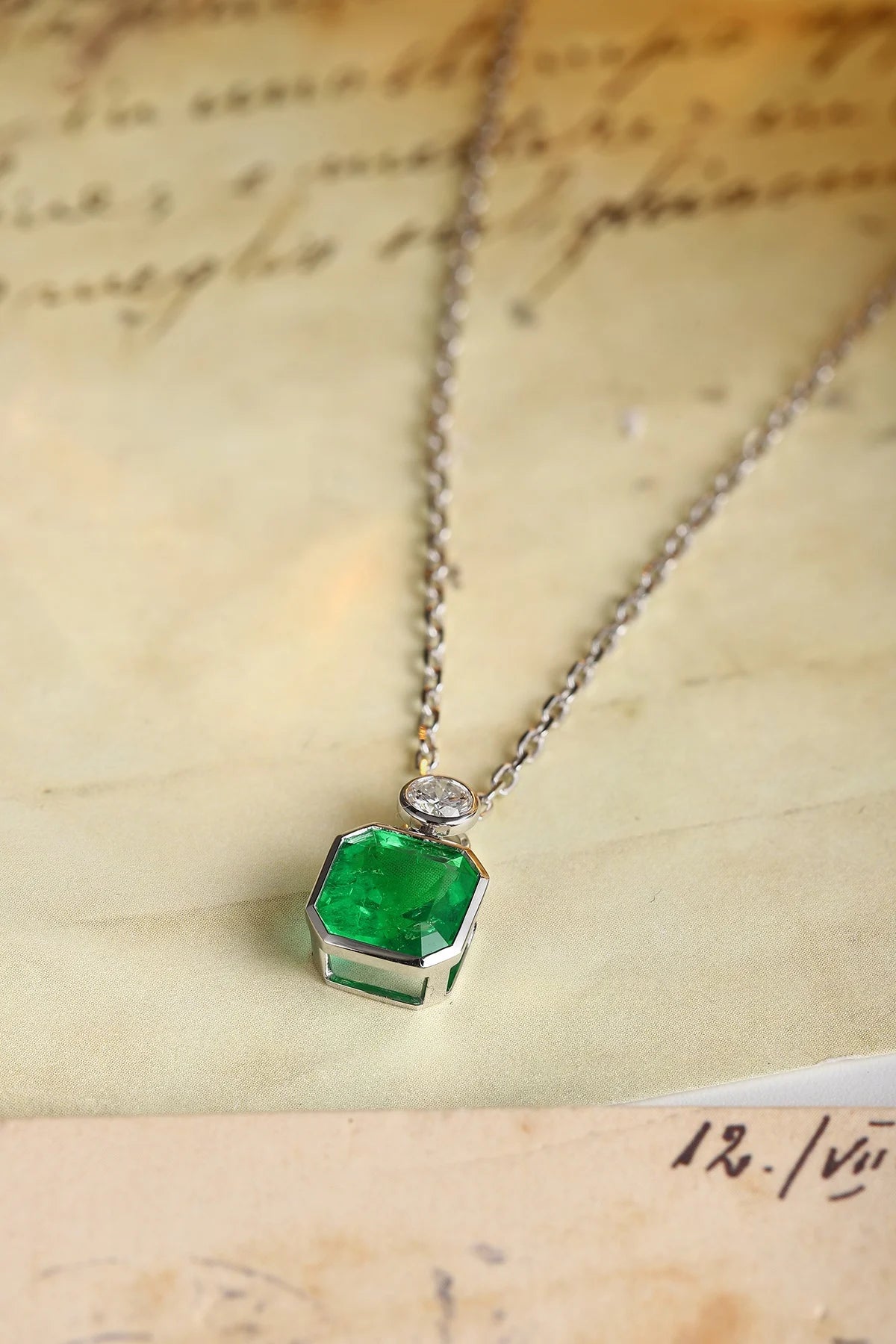 Gemfiori PT950 Exquisite Jewelry Asscher Shaped Gemstone Pendant Necklace Laboratory-grown Emeralds Material Can Be Customized