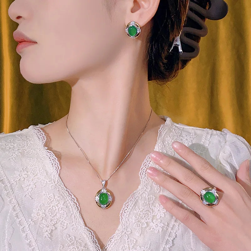 REDheart Two-Color Gold Plated Flower Shape Trendy Women's Pendant Necklace Set with Brass and Copper Alloy Materials
