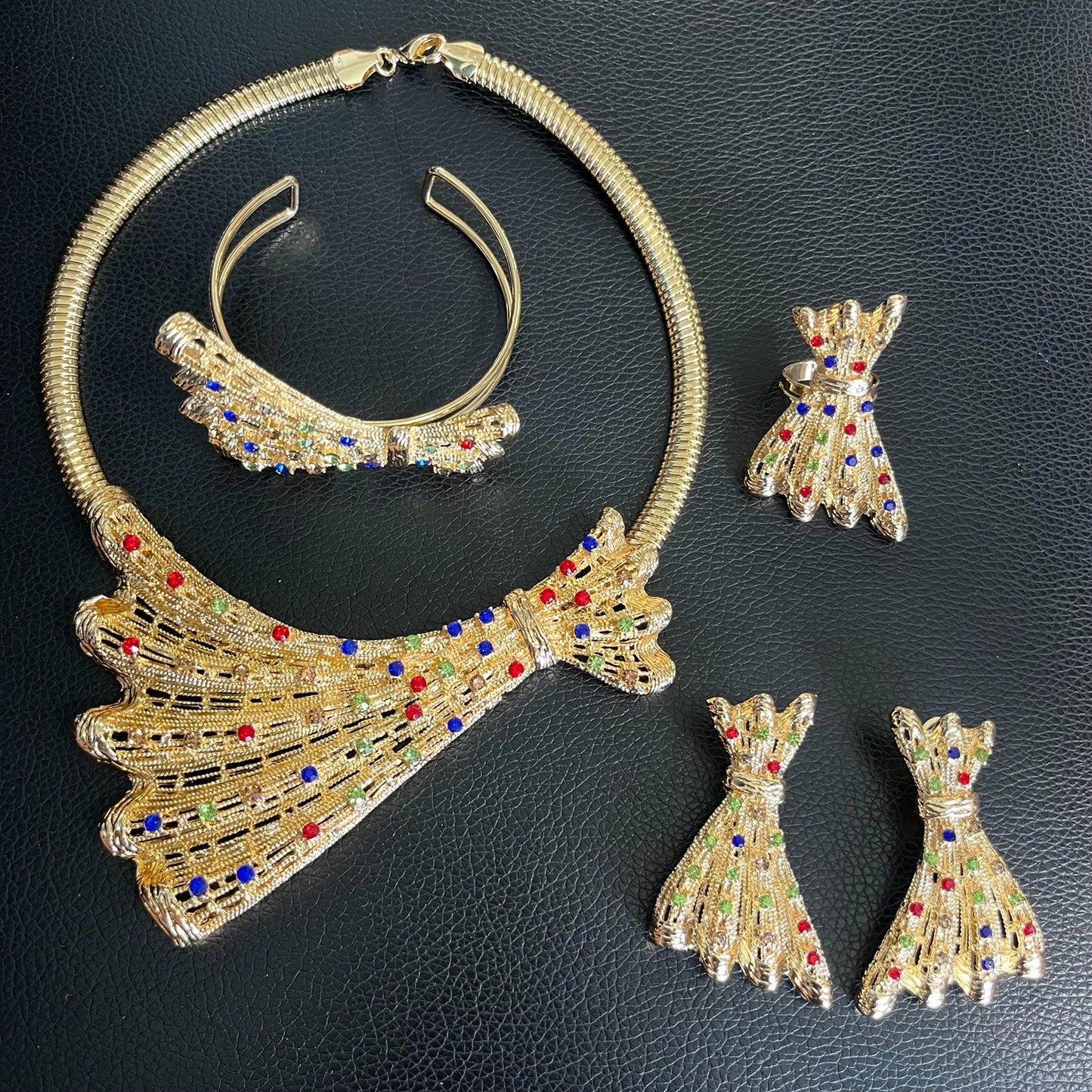 Zhuerrui Hot Selling Diamond Set High Quality Jewelry Set Brass Gold Plated Bow Earrings Dubai Wedding Jewelry Four SetsH00771