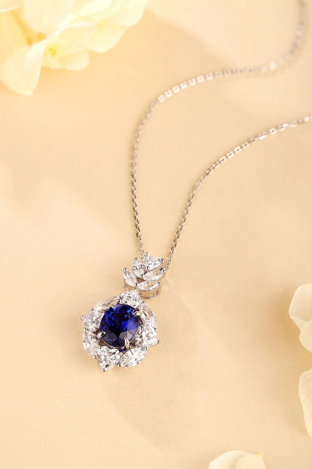Gemfiori Anster 925 Sterling Silver High-quality Cultivated Sapphire Necklace - Suitable for Parties or As a Gift