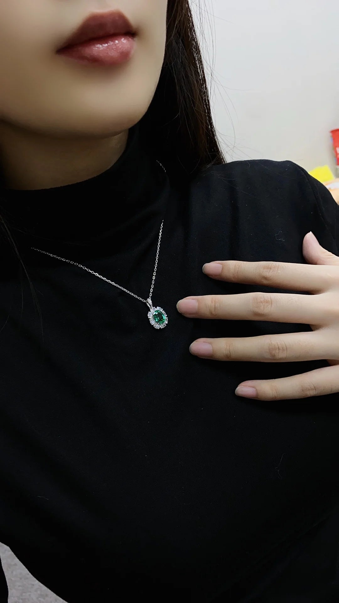Gemfiori Anster 925 Sterling Silver High-quality Cultivated Emerald Necklace - Suitable for Parties or As a Gift