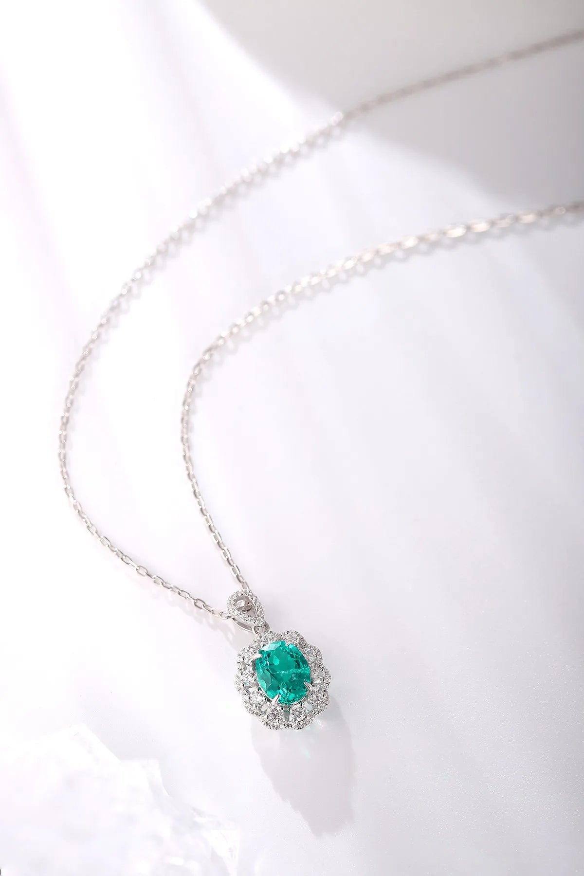 Gemfiori Anster 925 Sterling Silver High-quality Cultivated Emerald Necklace - Suitable for Parties or As a Gift