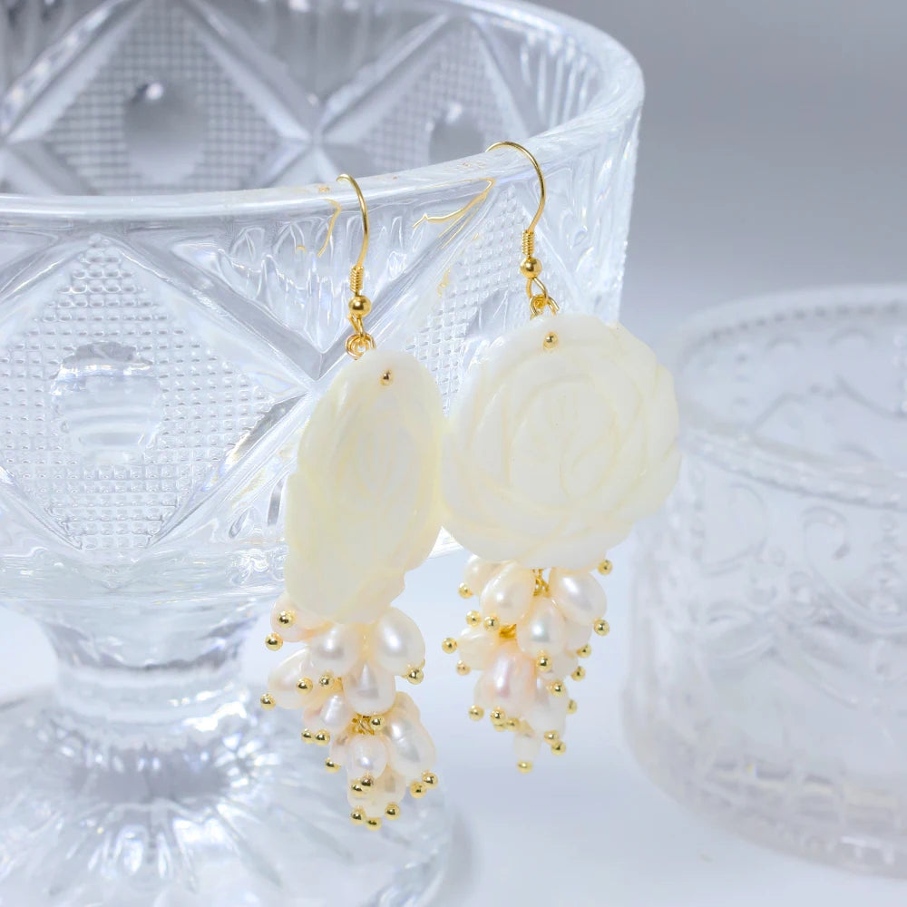 Natural Freshwater Pearl Shell Carved Round Earrings Korean Style Women Luxury Jewelry Fashion Ladies and Girls Gift GE1551