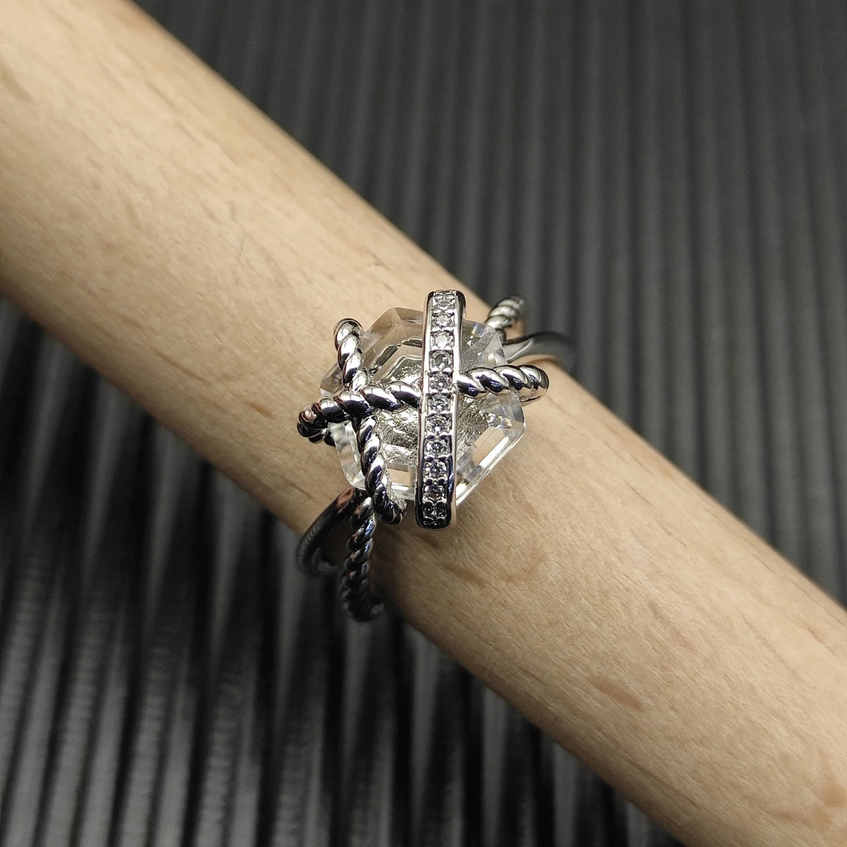 FASHIONISTA DY High-Quality Silver-Plated 11mm Hexagonal Diamond-Set Ring, Silver-Plated Colored Gemstone Inlaid Ring, Jewelry