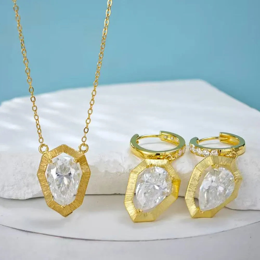 ArtistA Pear Cut 4ct Vvs Gra Moissanite Waterdrop Jewelry 925 Silver Gold Plated Brushed Finish Shield Pendant Necklace And Earrings Set