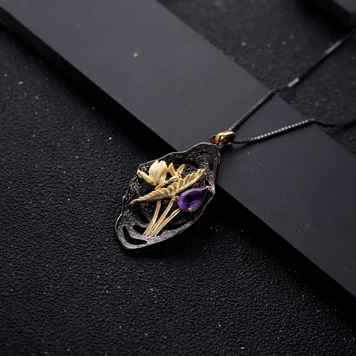 ArtistA Abiding Dreamy Summer Stylish 925 Stamped Silver Natural Amethyst Ladies Vintage Lotus Bud & Leaves Dragonfly Jewelry Set