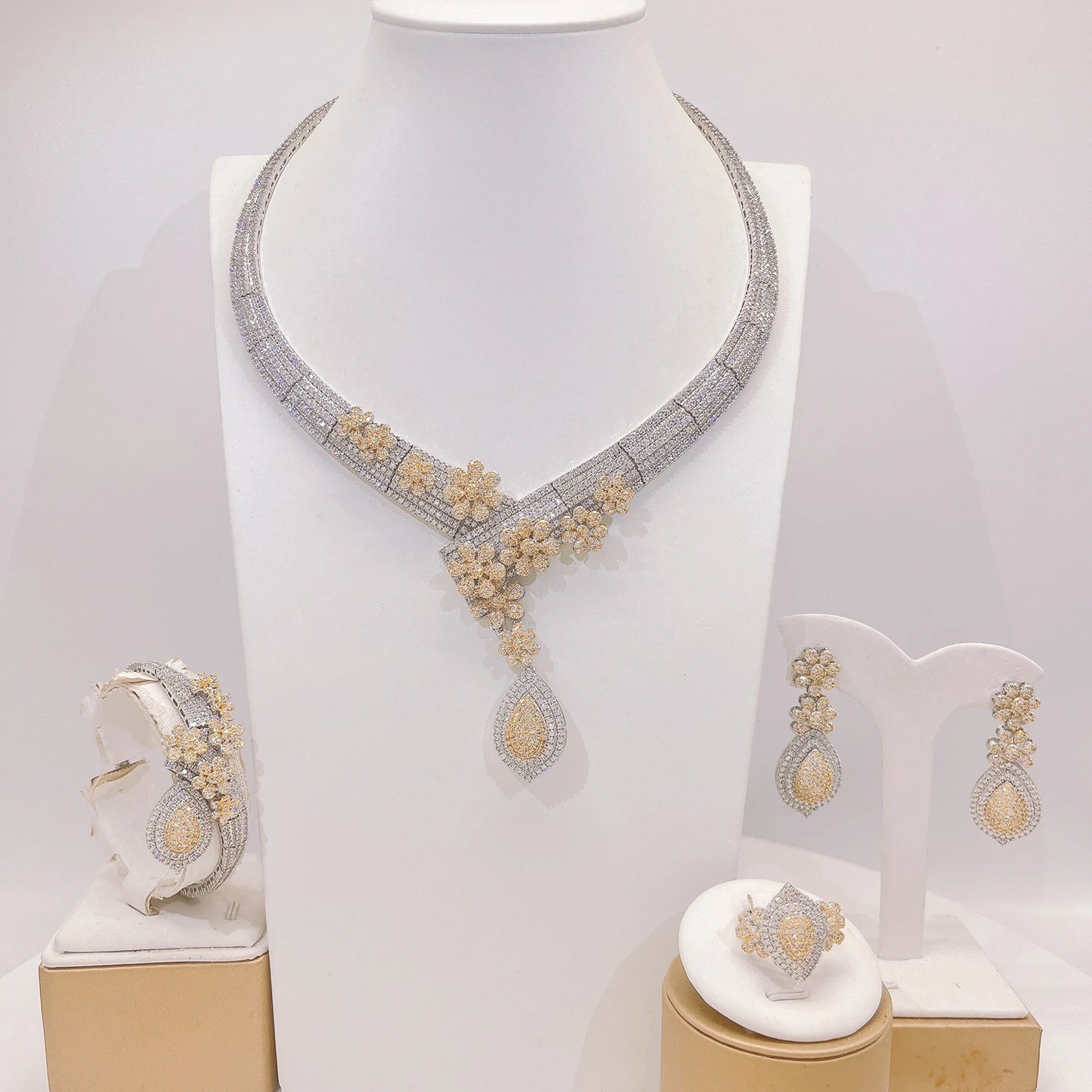 Zhuerrui New Design Sense Jewelry Set American High-end Diamond Series Ladies Classic Inheritance Wedding Four SetsHZ25009145