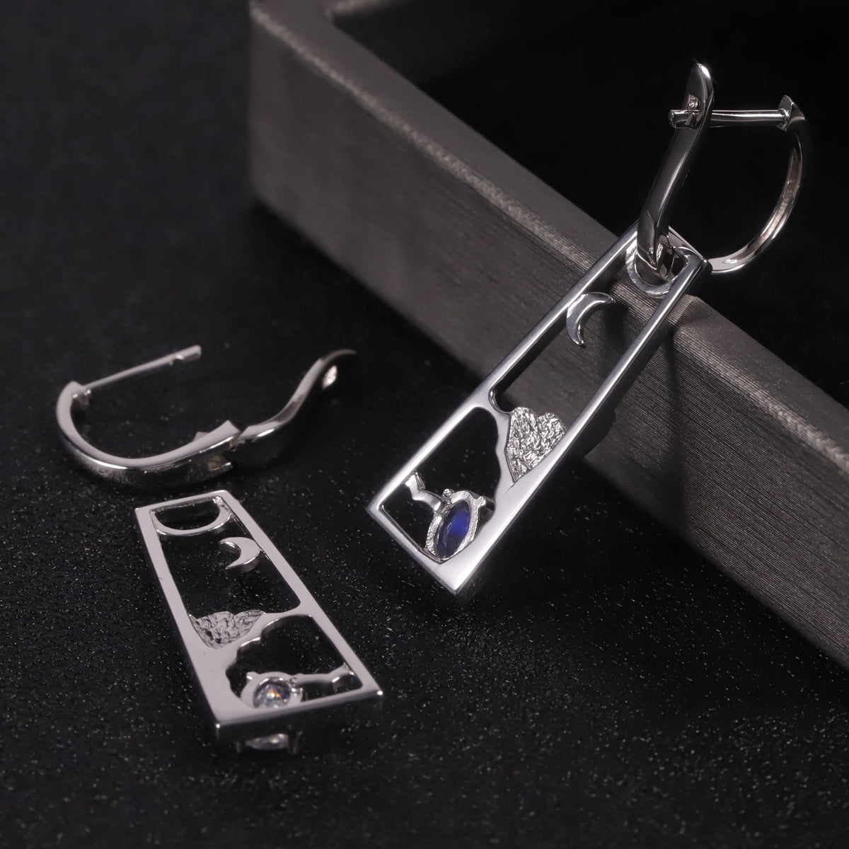 ArtistA C8208 Abiding Landscape Half Moon Faceted Oval Cut 4x6mm Milky Blue Moonstone Moonlit Scene Solitaire Hoop Drop Earrings S925