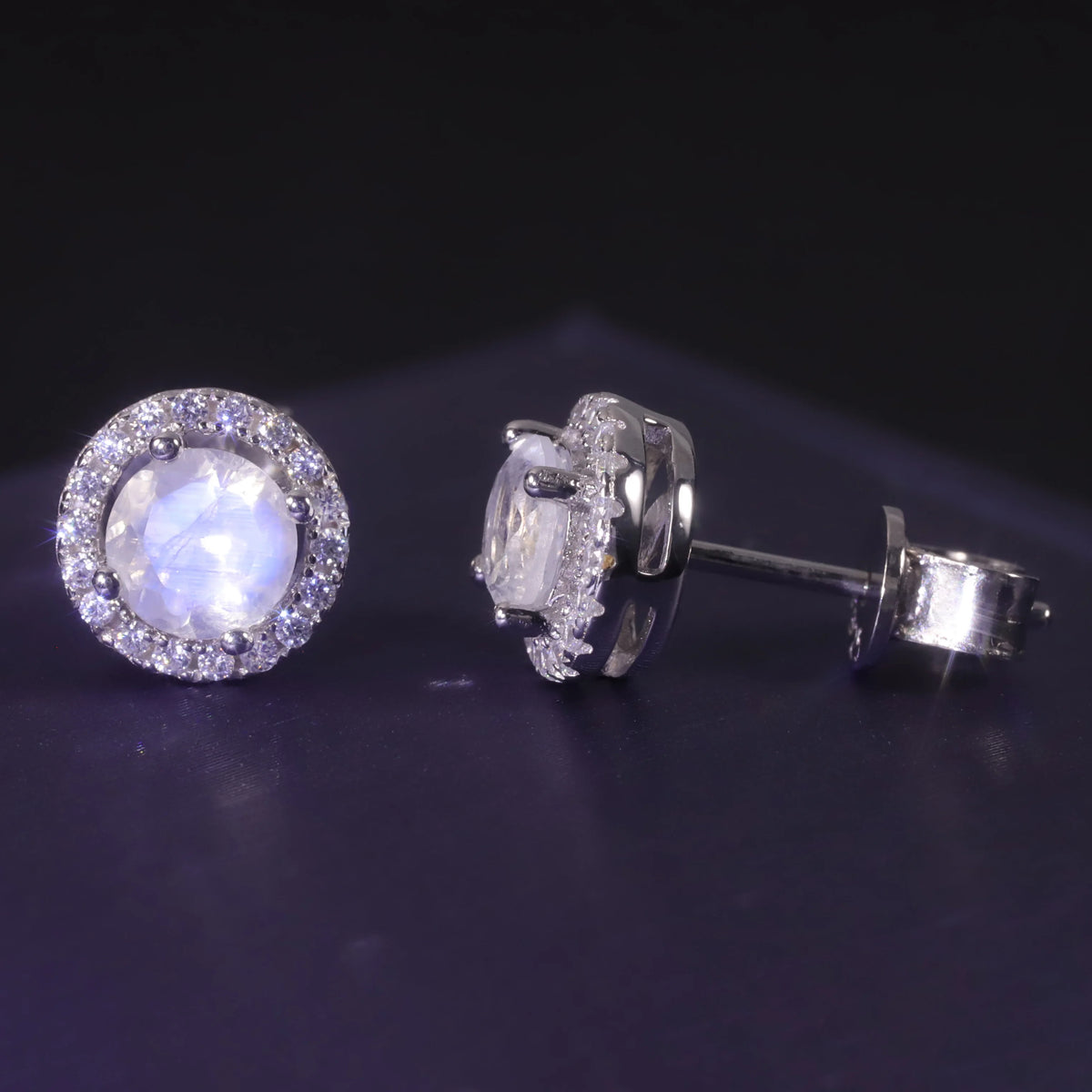ArtistA Delicate Circle Halo Round 5MM Angled-cut Blue Moonstone Stud Earrings & Cabochon Moonstone Bracelet 925 Silver Jewelry Set