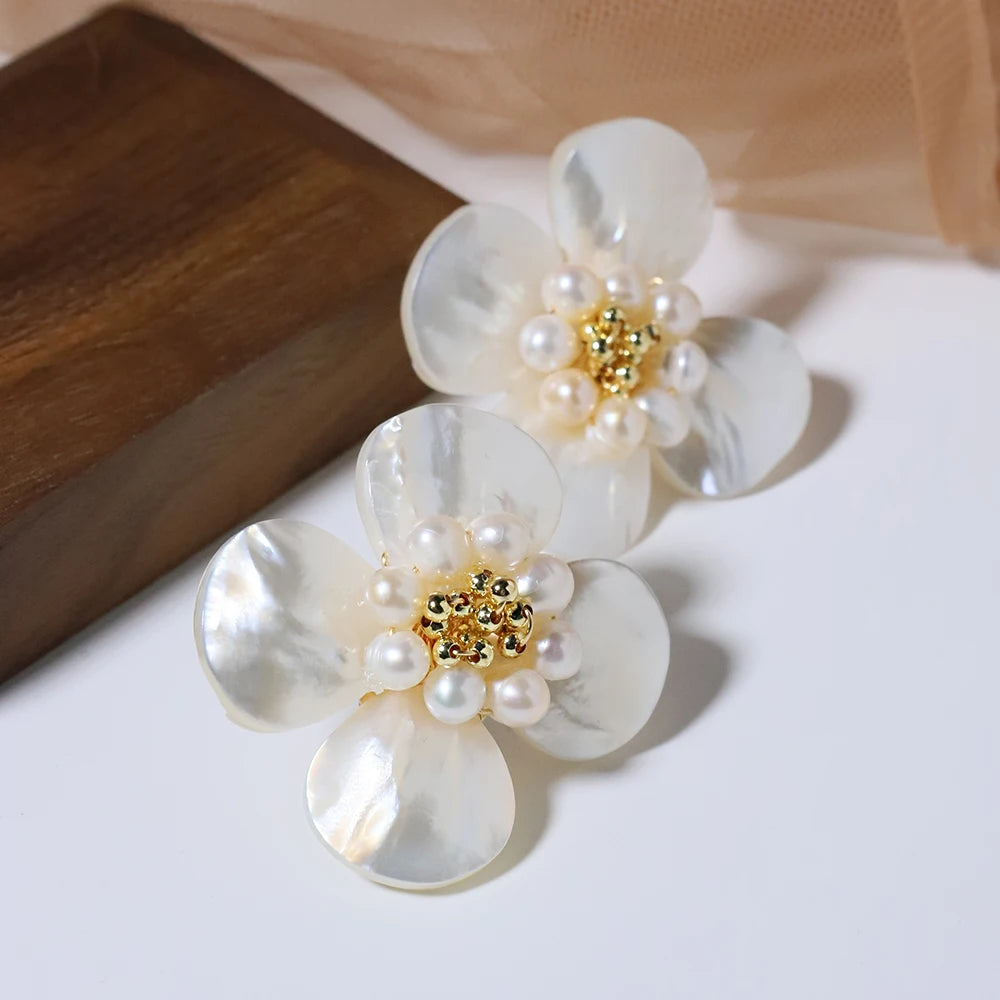 Natural White Shell Petals, Natural Pearl Flower Earrings for Women Korean Classic Vintage Fashion Jewelry Earrings GE1592