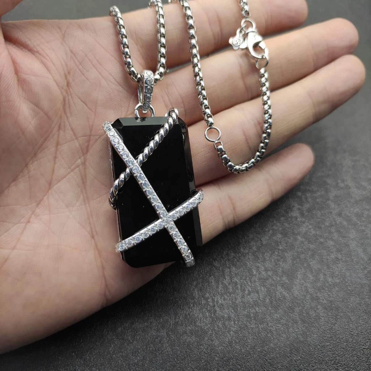 DY High-Quality Silver-Plated Diamond-Embellished Necklace, Colored Gemstone Necklace. Jewelry Wholesale.