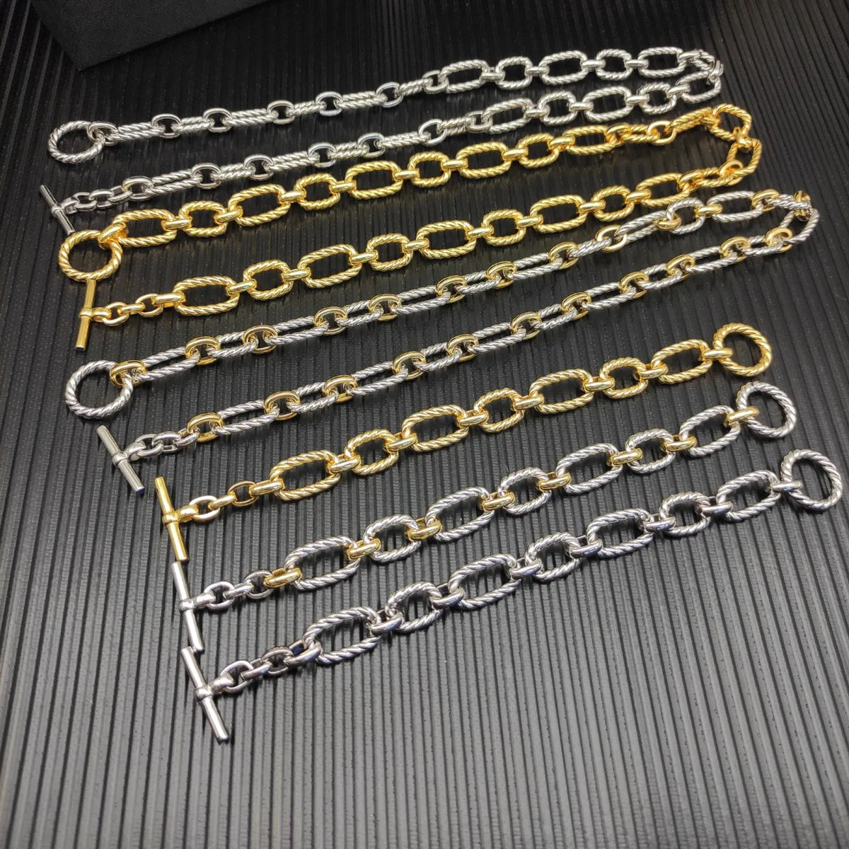 FASHIONISTA David High-Quality Silver-Plated Copper Alloy Sapphire and Diamond Necklace. Jewelry .