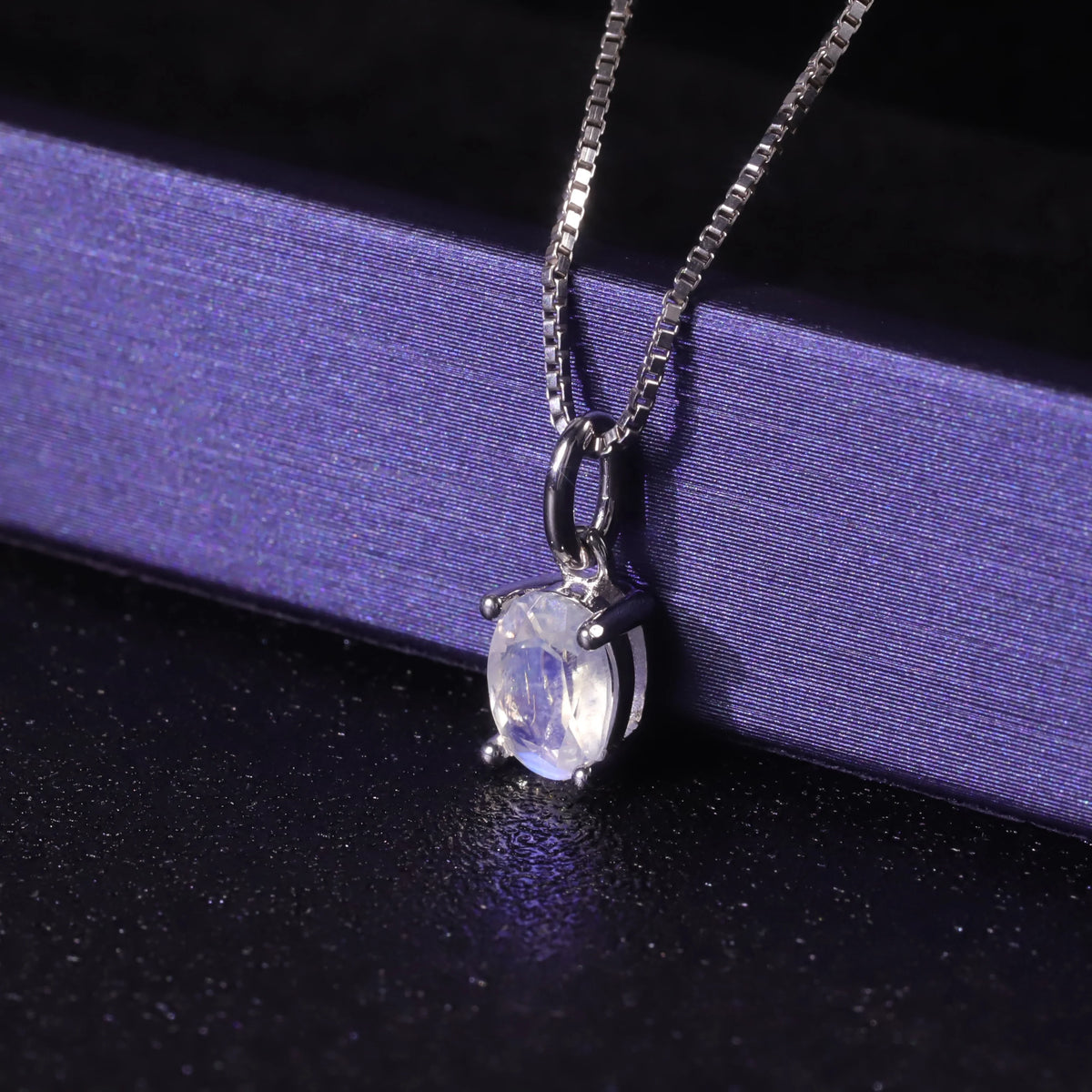 ArtistA O90B Abiding Classic Minimalist Oval 5X7MM Natural Faceted Gemstone Rainbow Moonstone 925 Silver Solitaire Pendant Necklaces