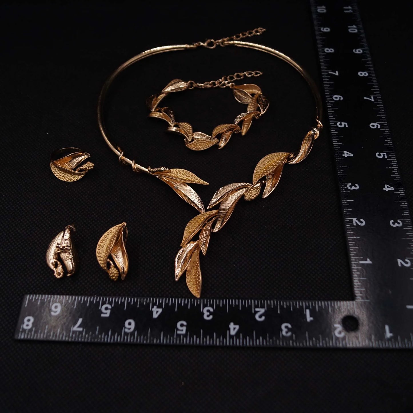 Zhuerrui Exquisite Gold Luxury Jewelry Sets Cheap Silver Leaf Shape Necklace Jewelry Set Fashion Women's Festival Gifts HA23261