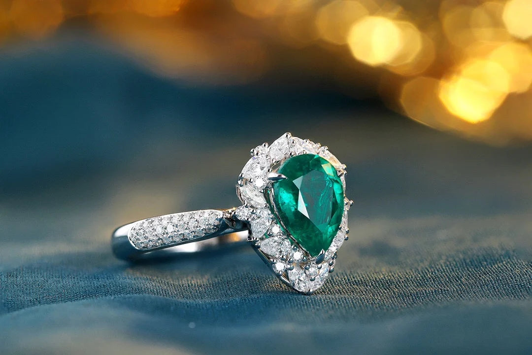 Gemfiori Jewelry Trendy High Quality S925 Silver Cultivated Emerald Ring Unisex Engagement Ring for Wedding Party or Gift