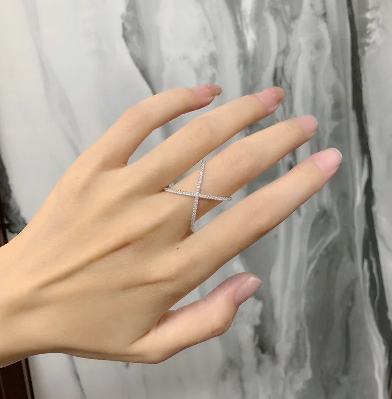 SILVERELLI Circular Interlocking Zircon Ring | 925 Sterling Silver | Platinum Plated