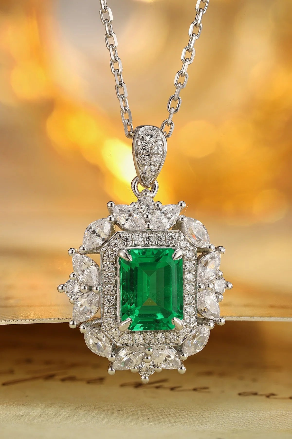 Gemfiori Anster 925 Sterling Silver High-quality Cultivated Emerald Necklace - Suitable for Parties or As a Gift