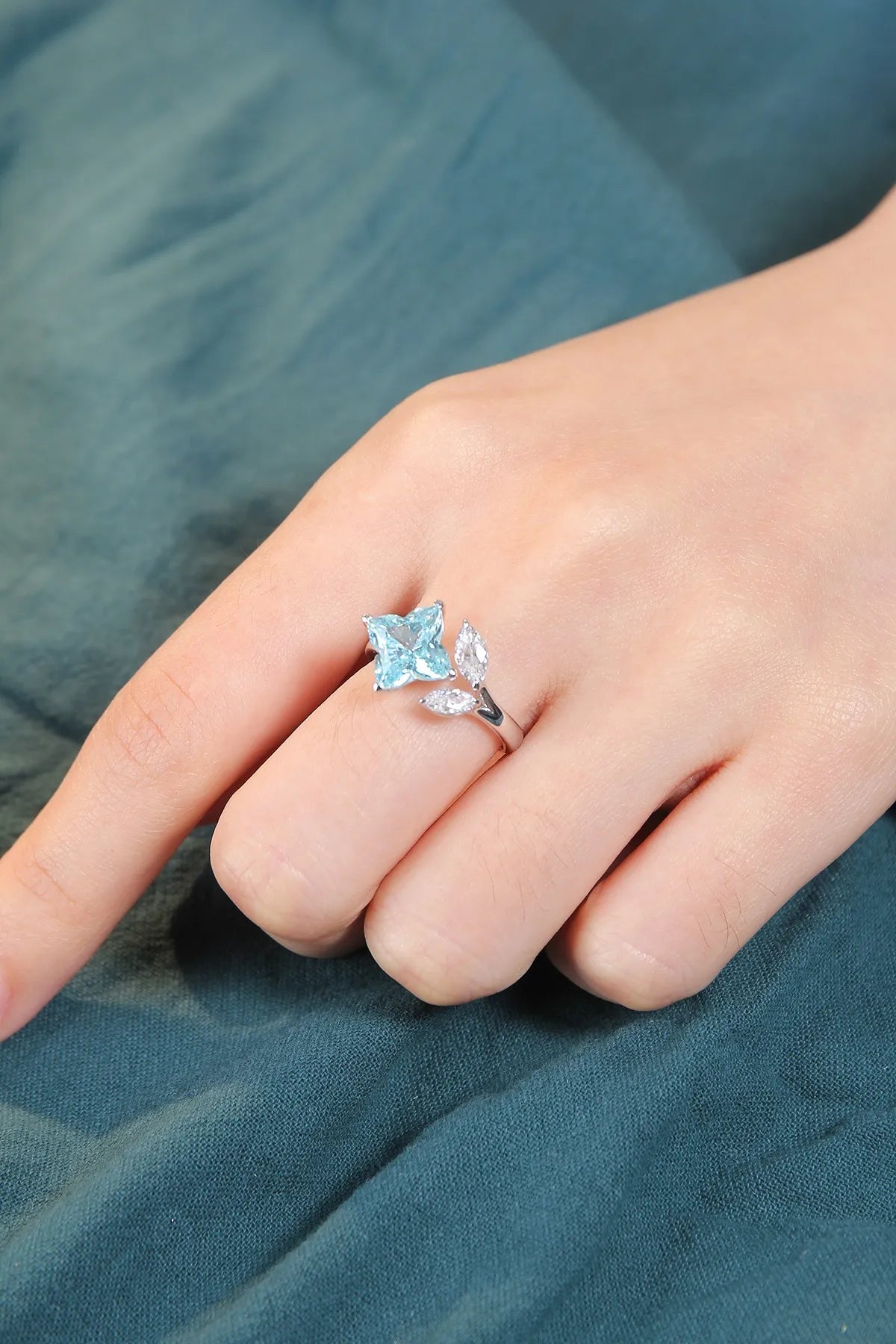 Gemfiori Luster Eternal 925 Silver Diamond Rings Royal Blue Cubic Zirconia Pear Engagement Ring