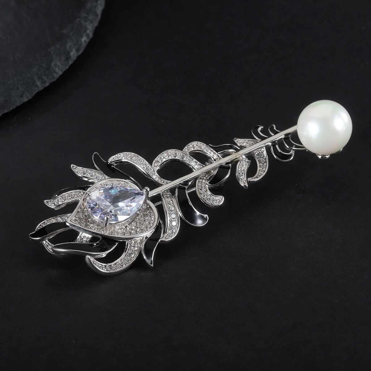 ArtistA Abiding Exquisite Feather Design S925 Sterling Silver Brooch Pin Unisex Rhodium Plated 12MM Freshwater Pearl Feather Brooches