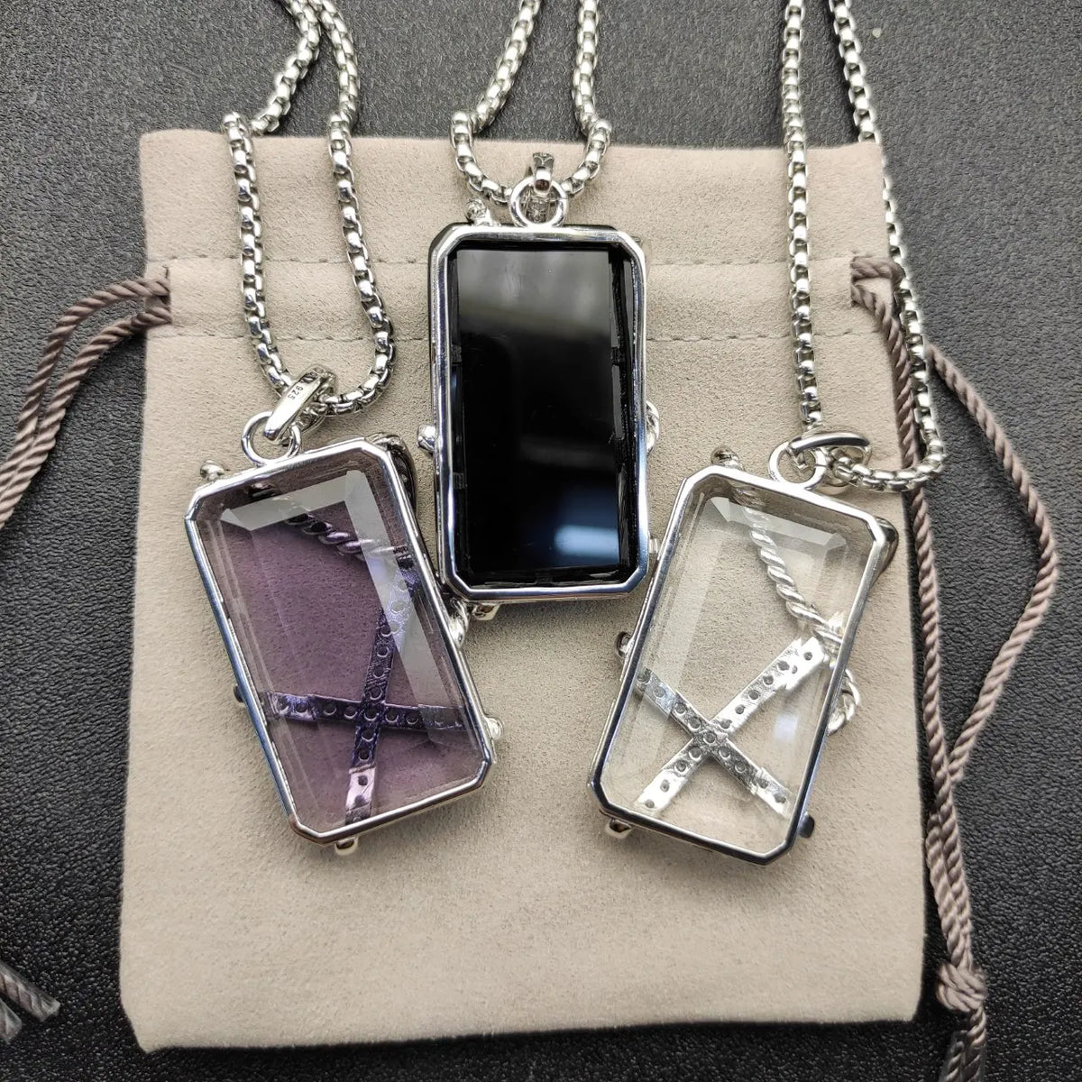 DY High-Quality Silver-Plated Diamond-Embellished Necklace, Colored Gemstone Necklace. Jewelry Wholesale.