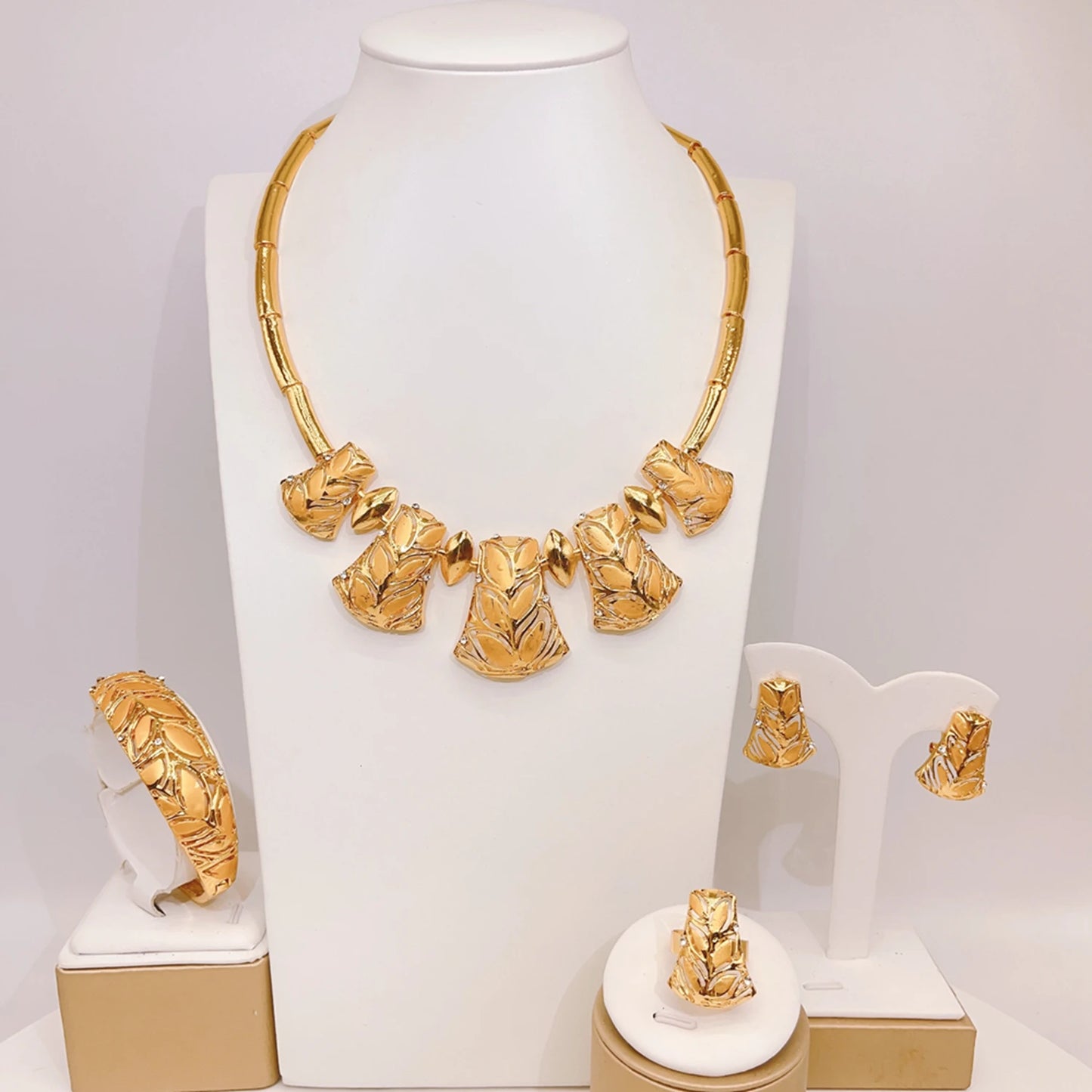 Zhuerrui Beautiful African Gold Jewelry Sets Factory Woman Necklace Jewelry Set Available Bridal Wedding Accessories HA2339014