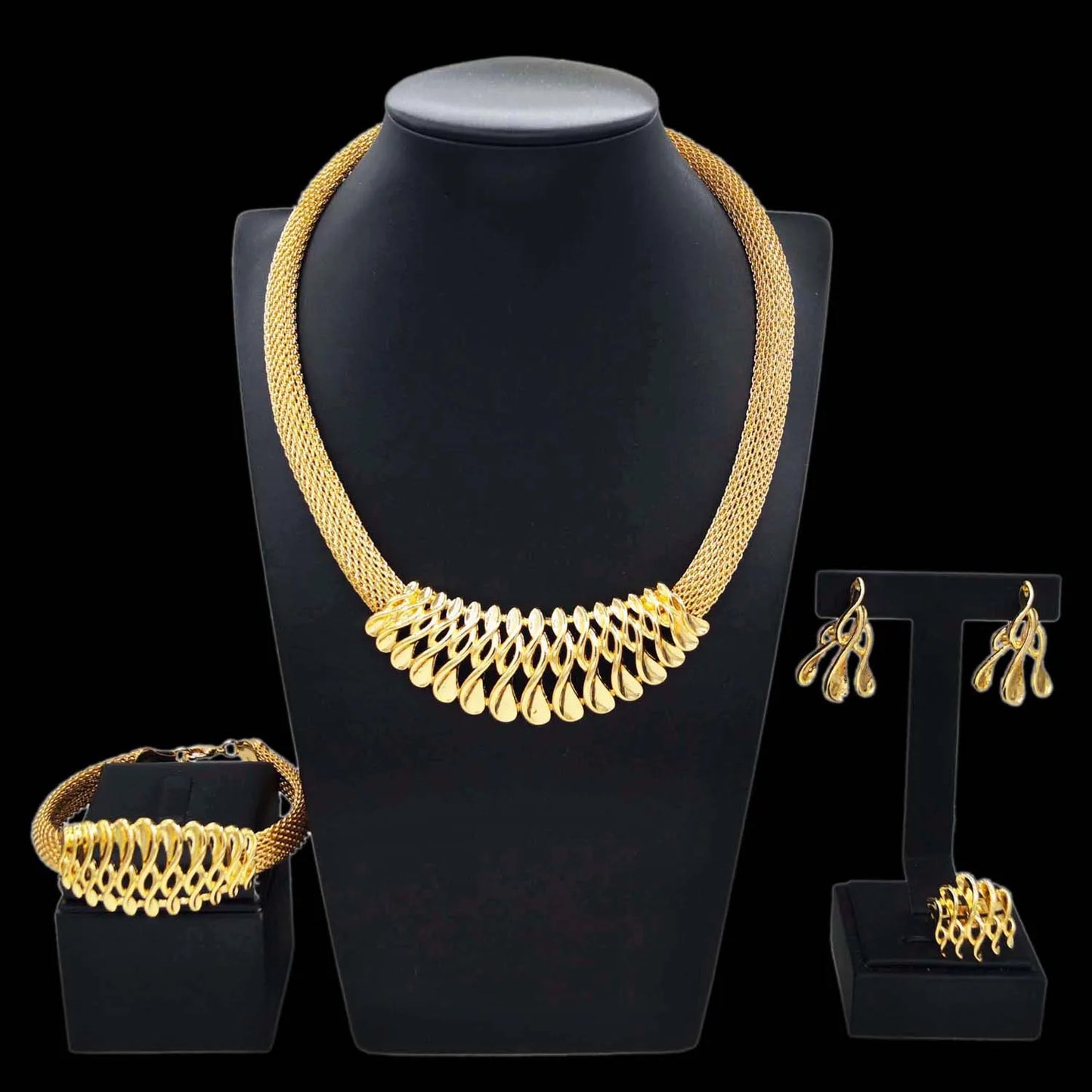 Zhuerrui Exquisite 18K Gold Jewelry Set High-end Necklace Bracelet Jewelry Sets Available Woman Costume Accessories HA20057