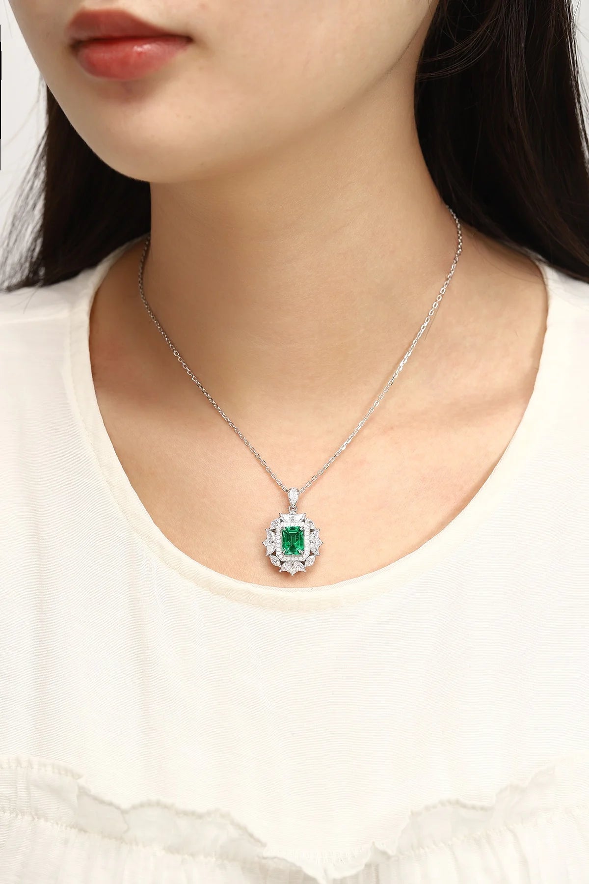 Gemfiori Anster 925 Sterling Silver High-quality Cultivated Emerald Necklace - Suitable for Parties or As a Gift