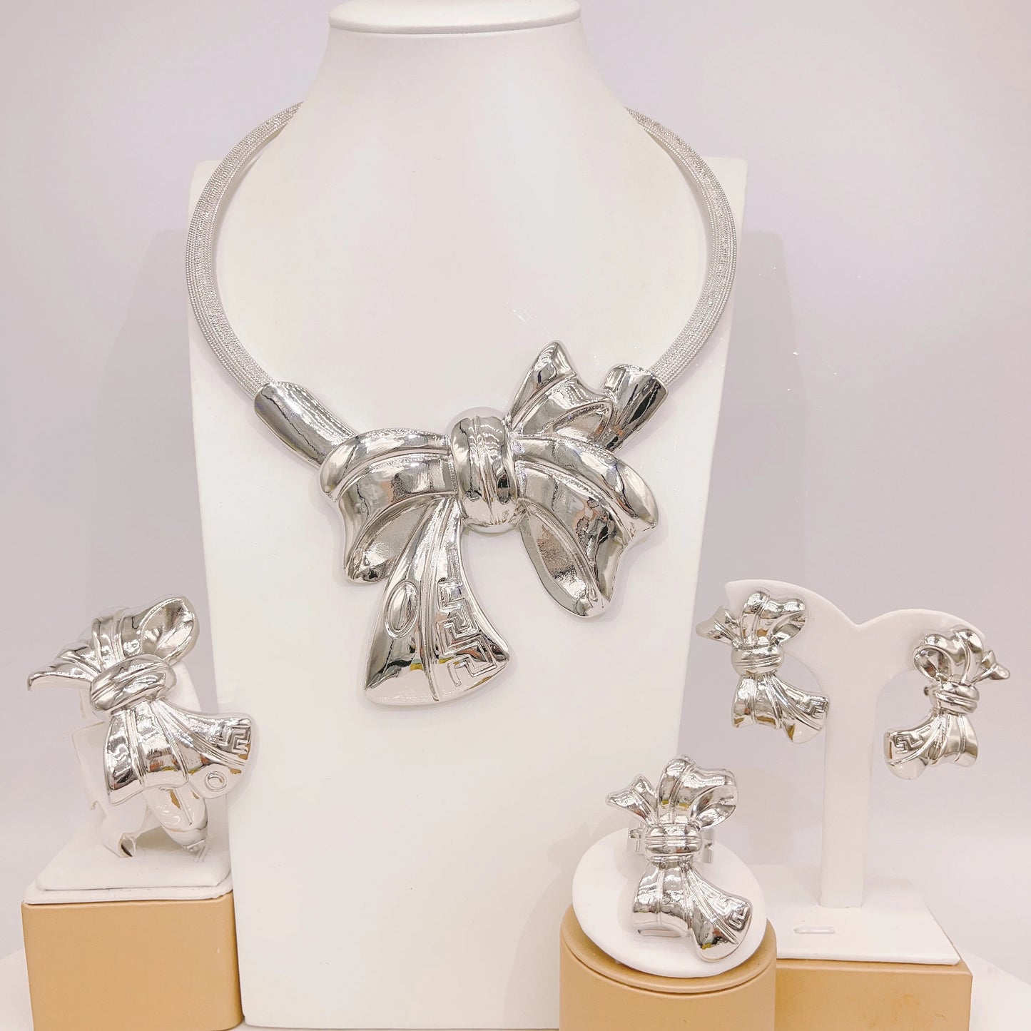 Zhuerrui High Quality Gold Jewelry Sets Fashionable Silver Big Bow Shape Jewelry Set Latest Women's Costume Accessories H00739