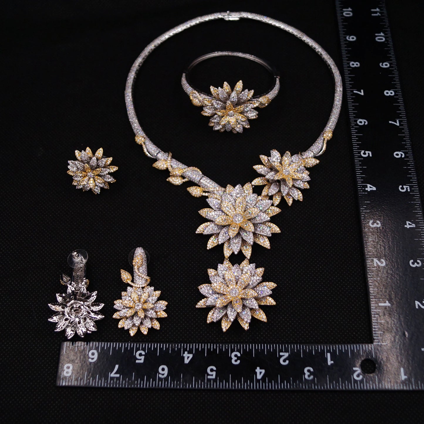 Zhuerrui Exquisite Charm Jewelry 4-piece Dubai Luxury Craft Diamond-set Flowers Dazzling and Touching Wedding GiftHZ24008232