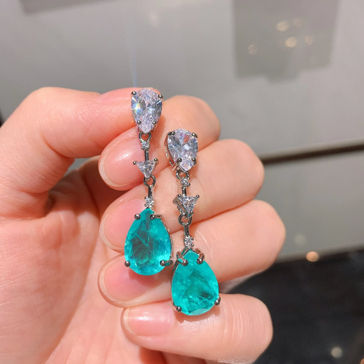 Gemfiori Luxury Jewelry Set with Green Simulation Paraiba Earrings 10*14 Pendant Necklace Copper Material Fashionable for Weddings Partie