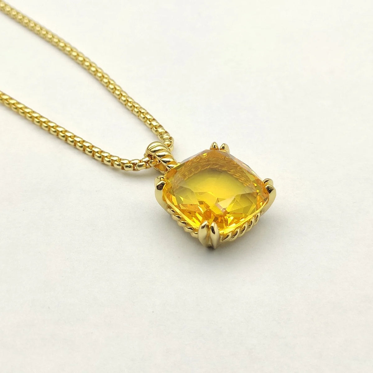 FASHIONISTA DY High-Quality 22mm Silver-Plated Diamond Necklace. Gold-Plated Colored Gemstone Necklace. Jewelry .